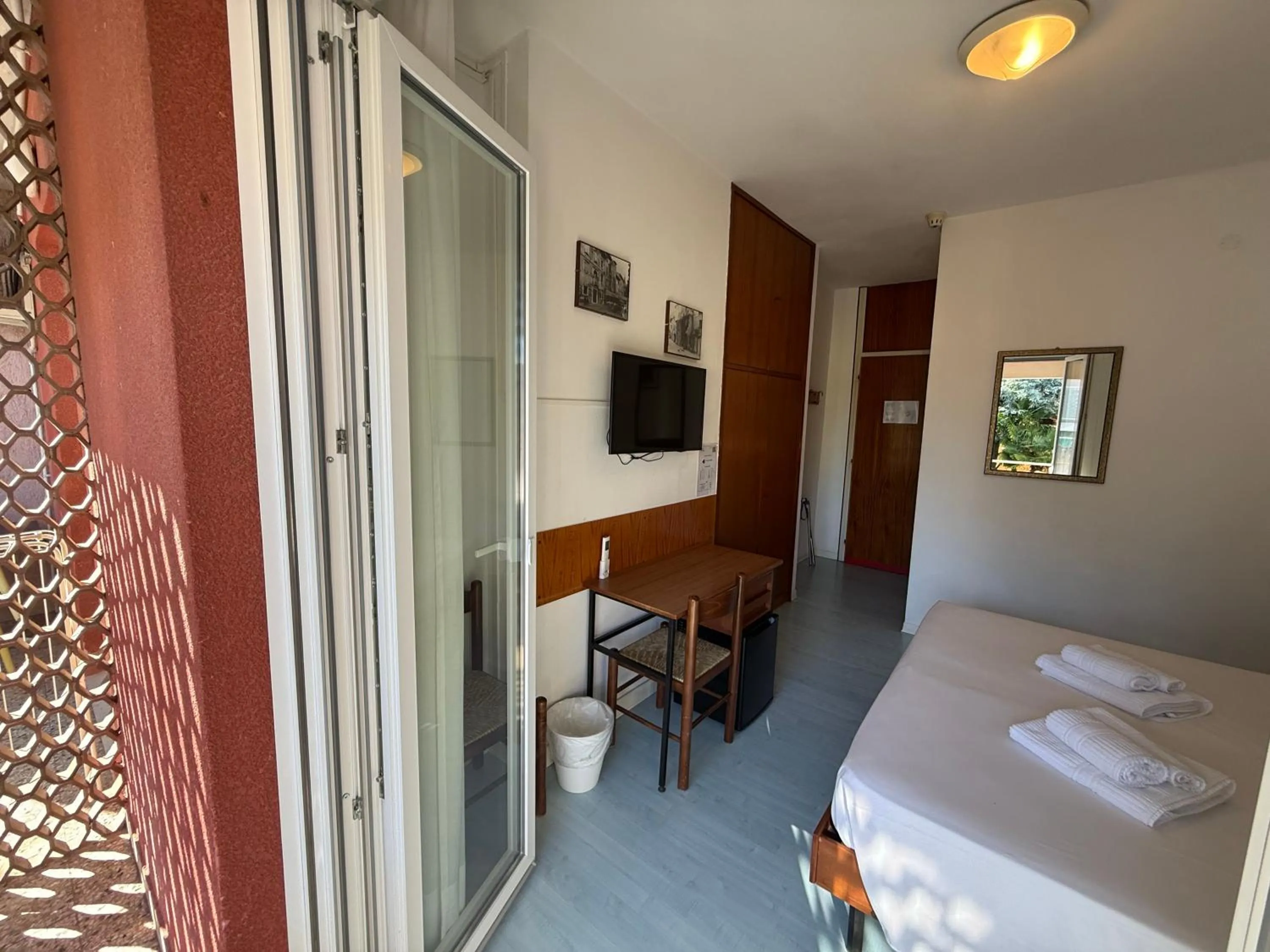 Balcony/Terrace, Bed in Hotel Helvetia