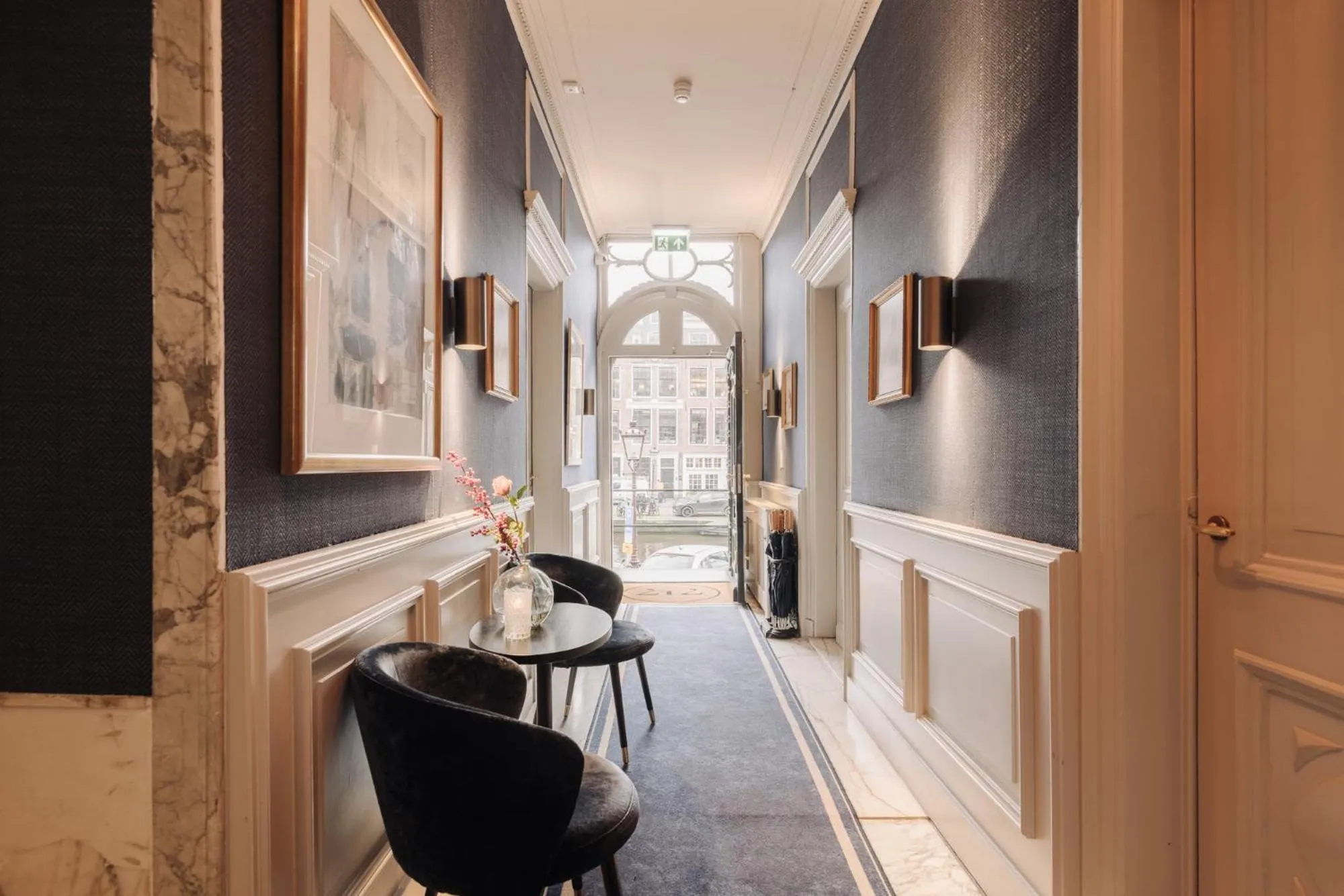 Seating area in Hotel 717