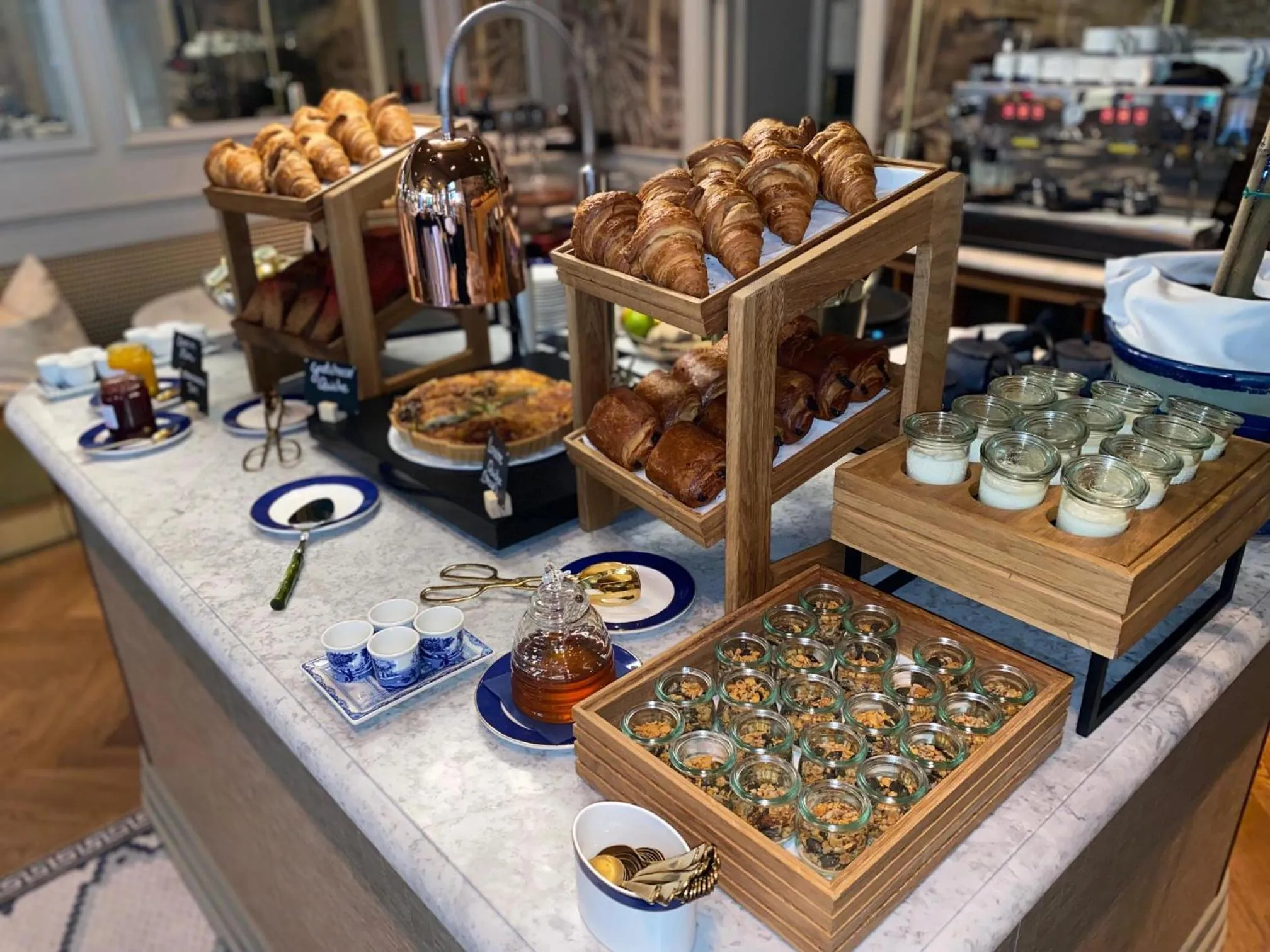 Breakfast in Hotel 717