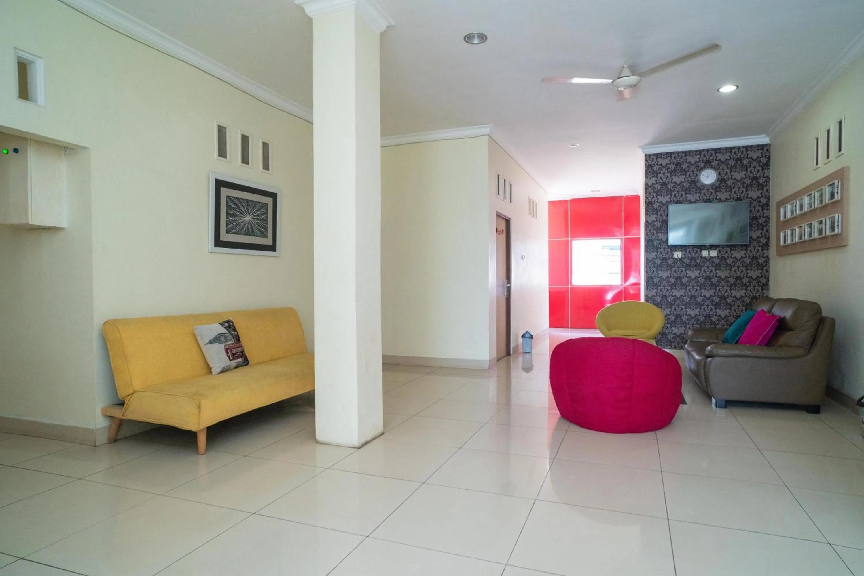 RedDoorz Syariah Near Lapangan Dwiwarna Barabai