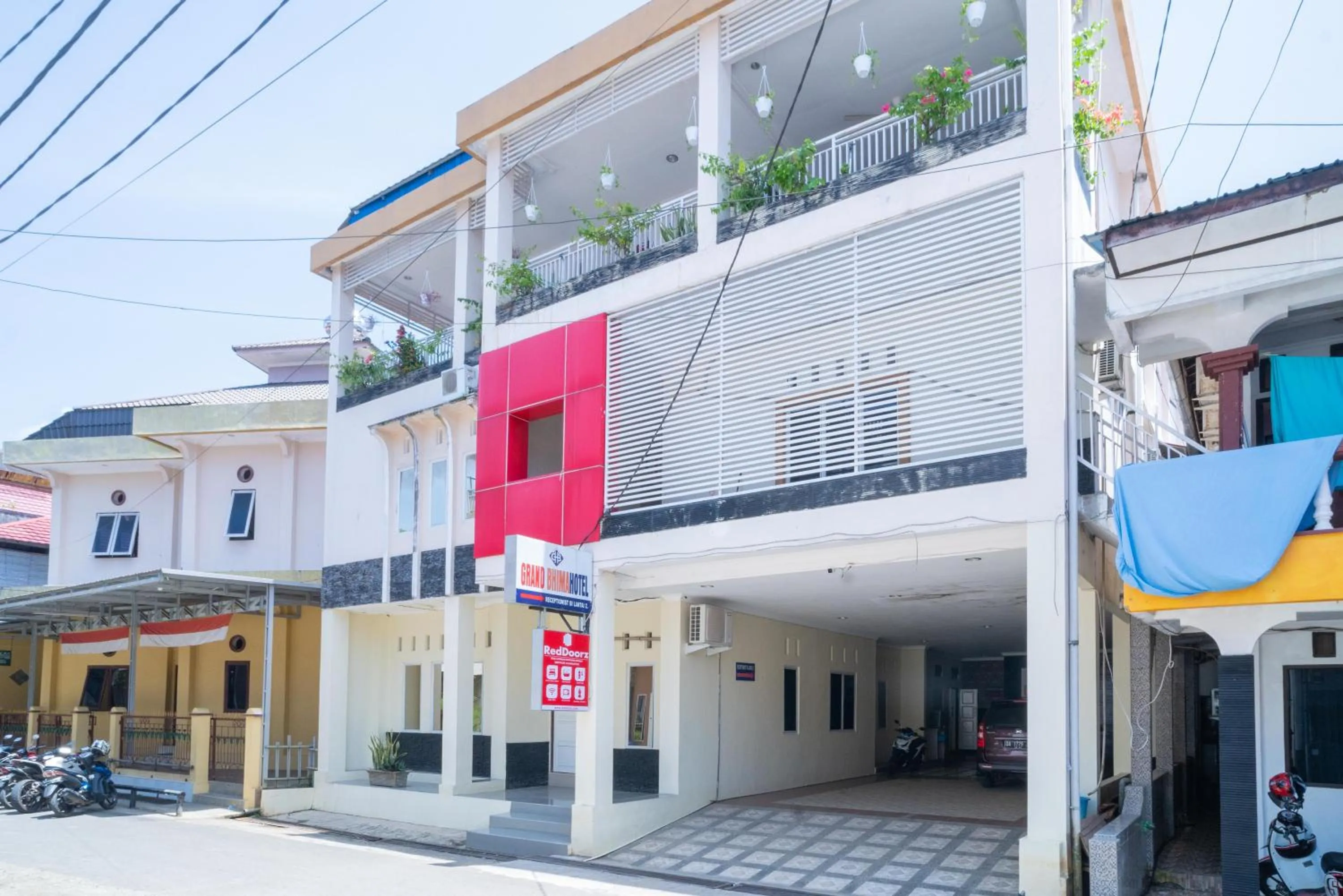 RedDoorz Syariah Near Lapangan Dwiwarna Barabai