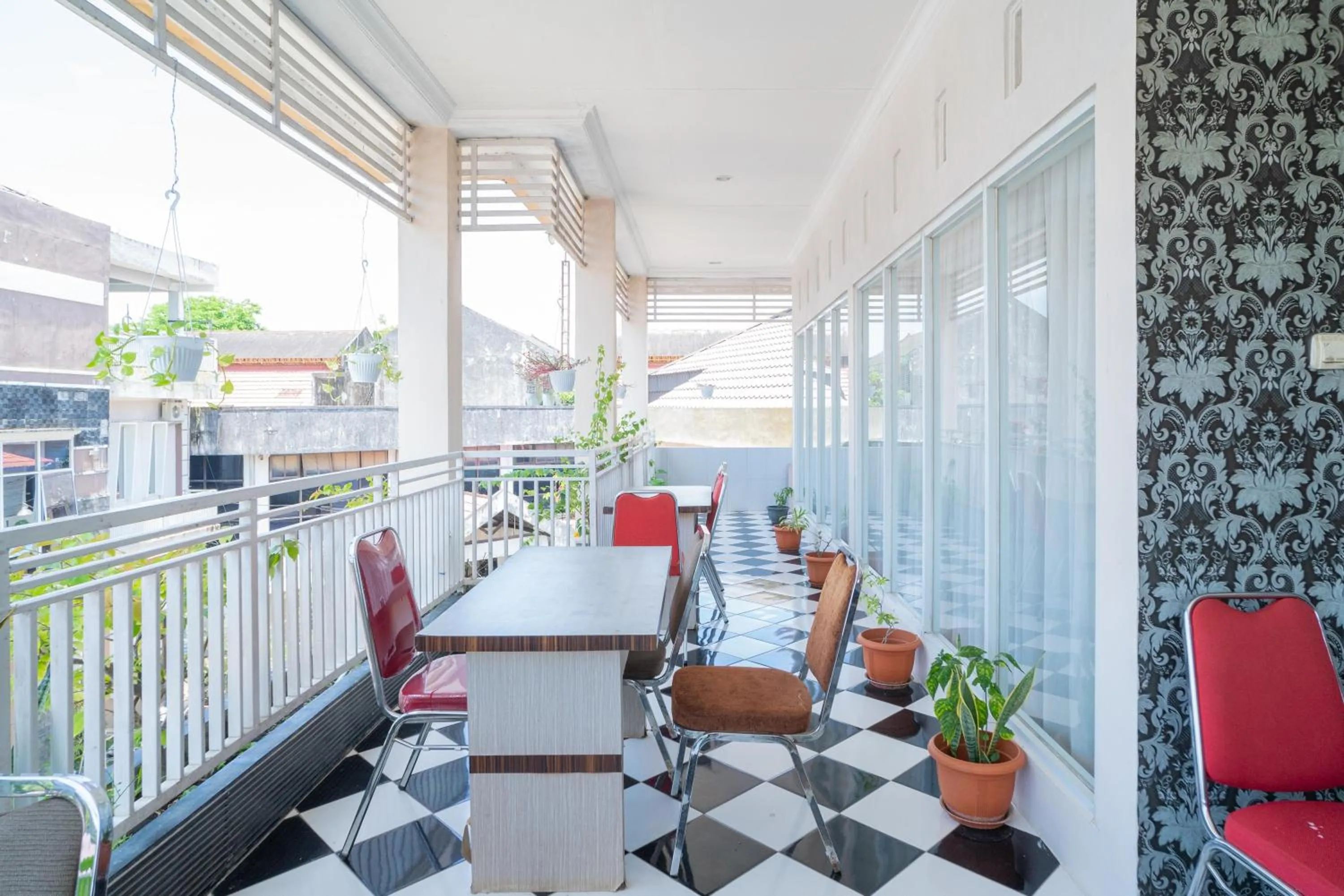 RedDoorz Syariah Near Lapangan Dwiwarna Barabai