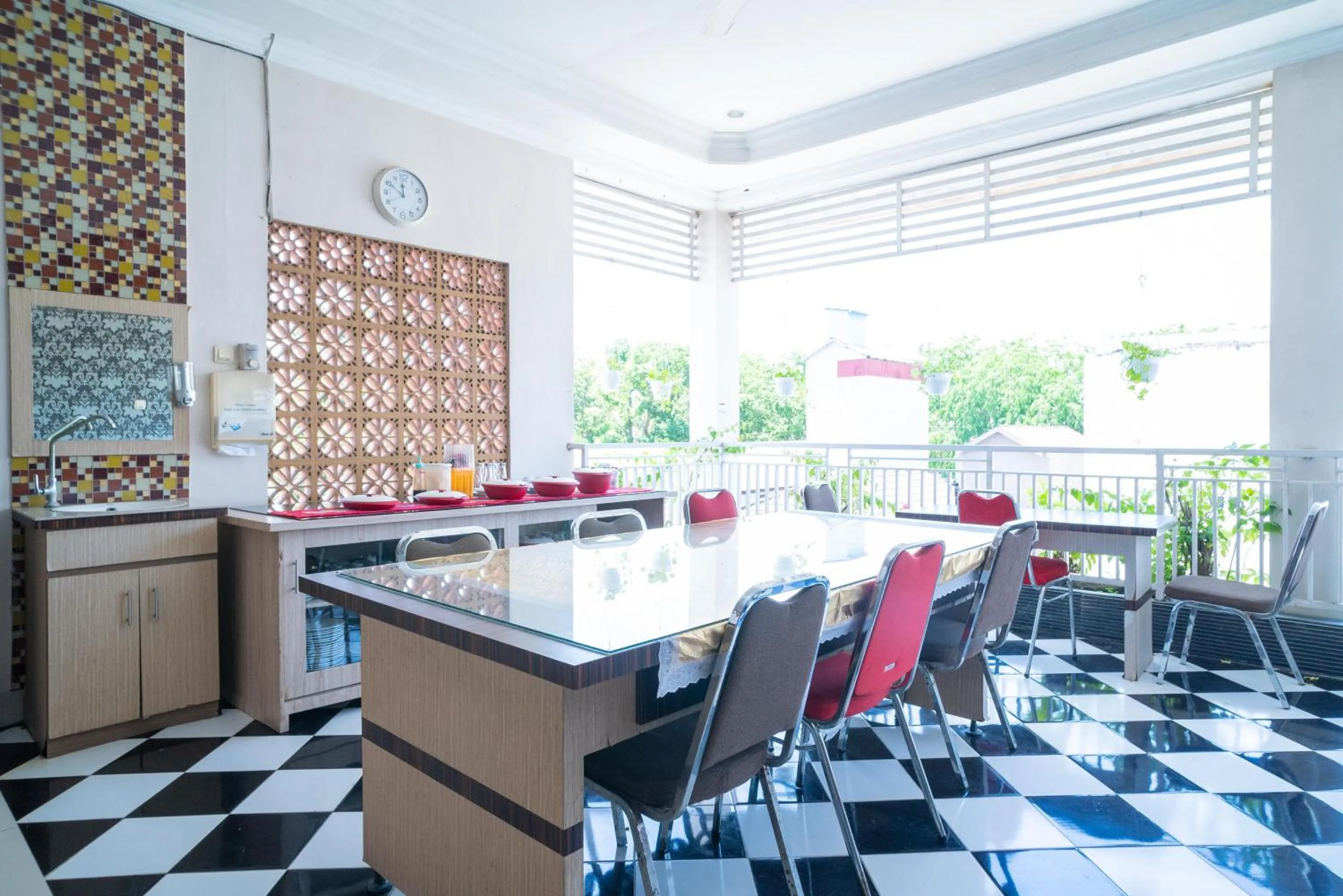 RedDoorz Syariah Near Lapangan Dwiwarna Barabai