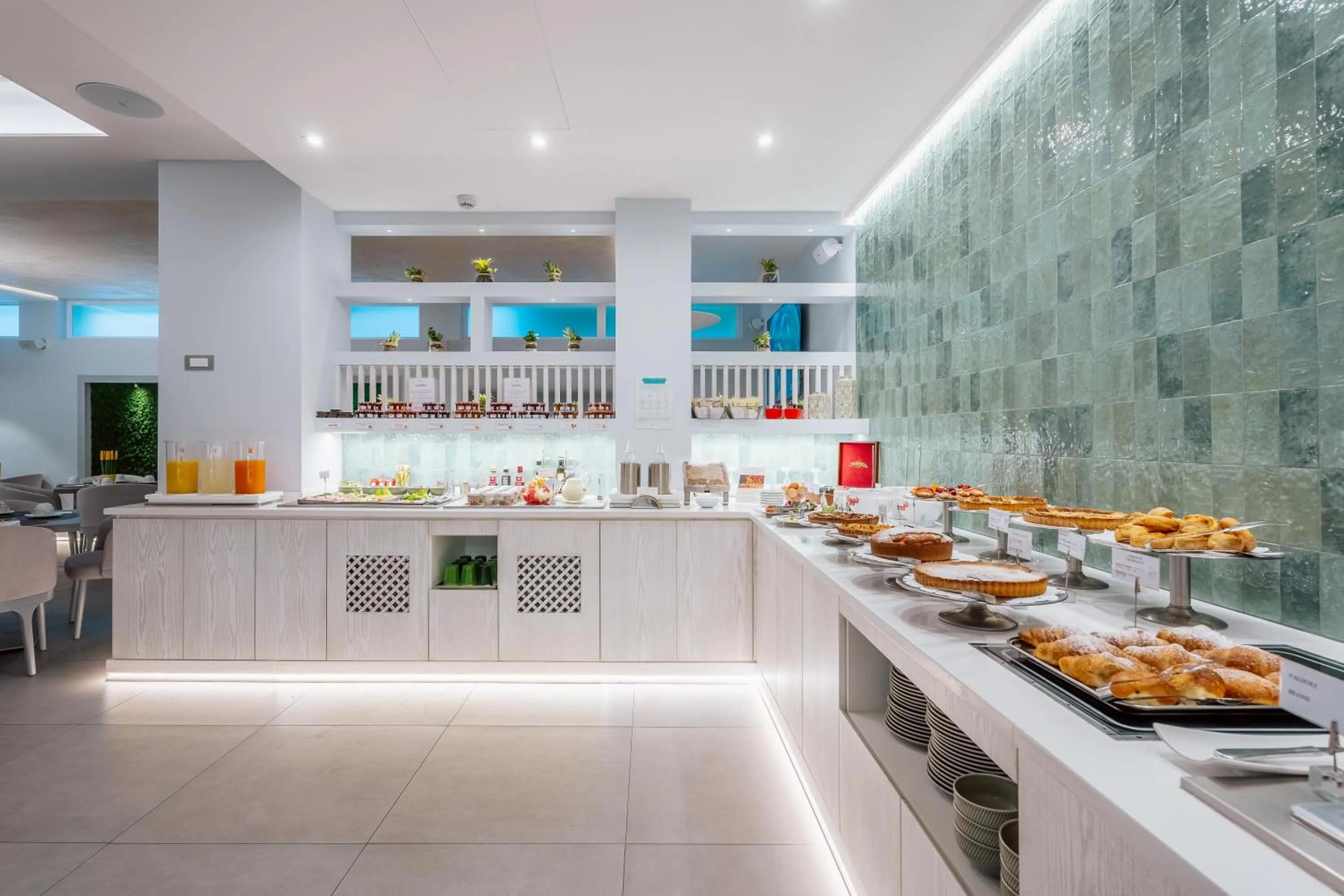 Buffet breakfast in Hotel Gardenia Sorrento, Ascend Hotel Collection