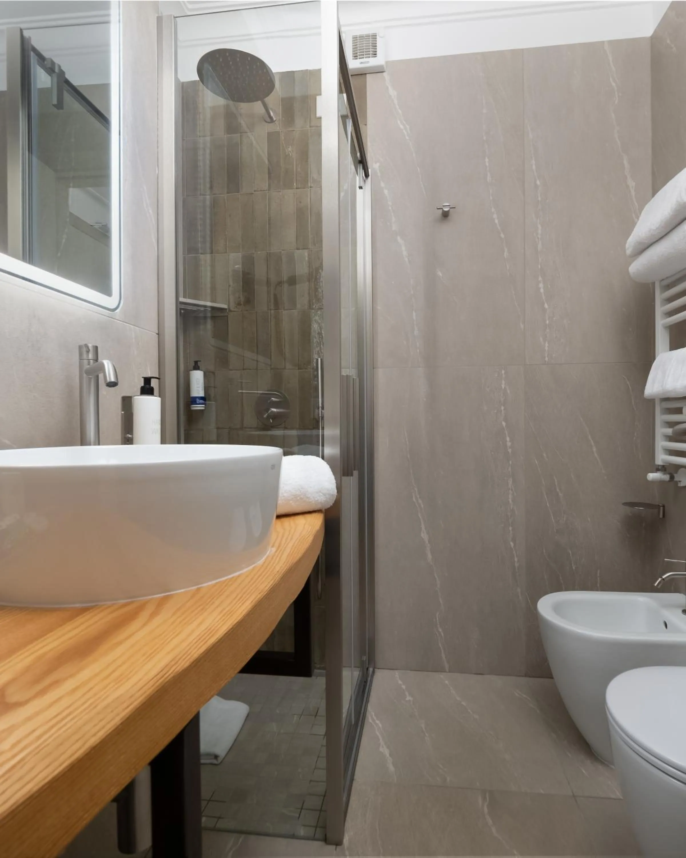 Bathroom in Hotel Gardenia Sorrento, Ascend Hotel Collection