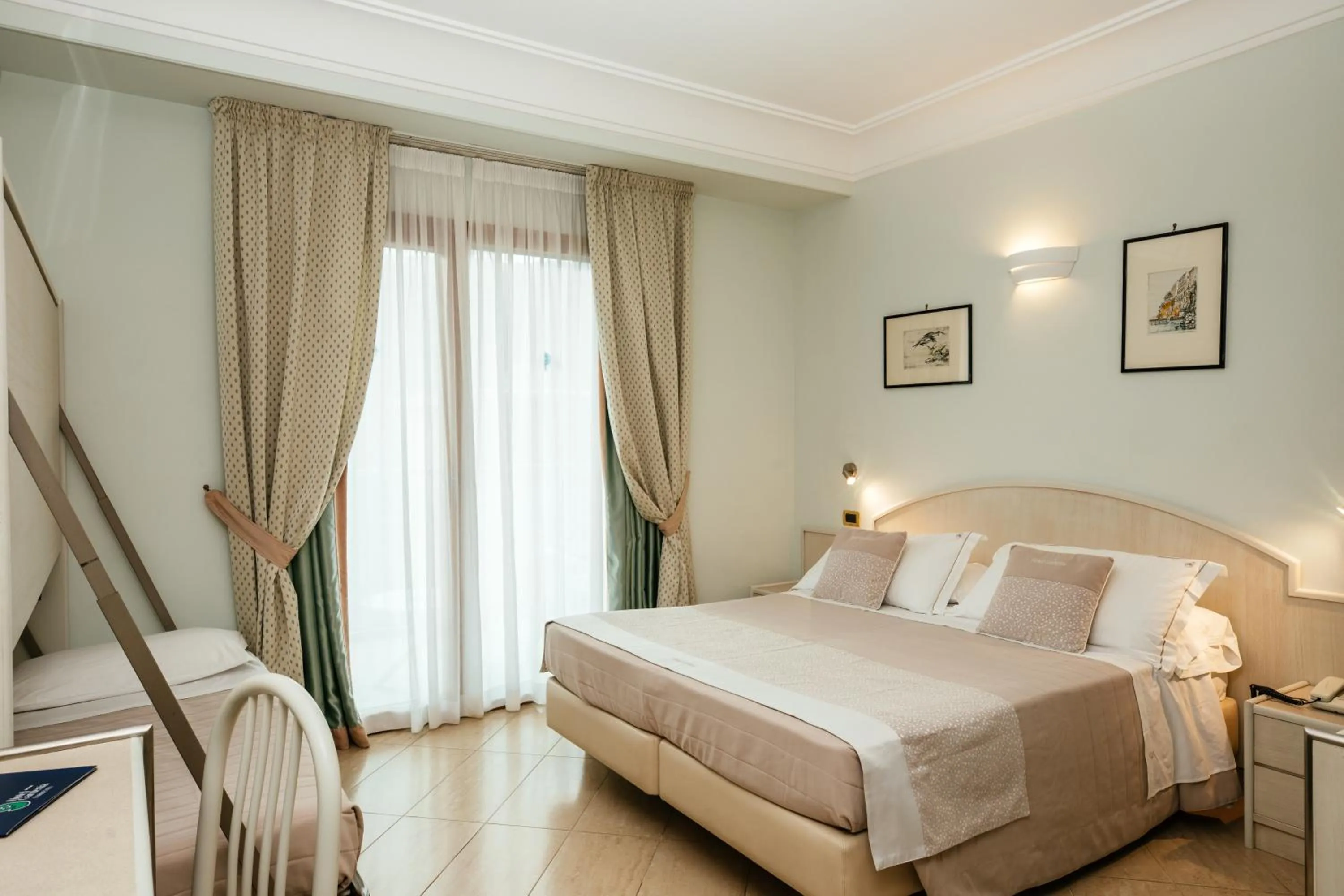 Photo of the whole room, Bed in Hotel Gardenia Sorrento, Ascend Hotel Collection