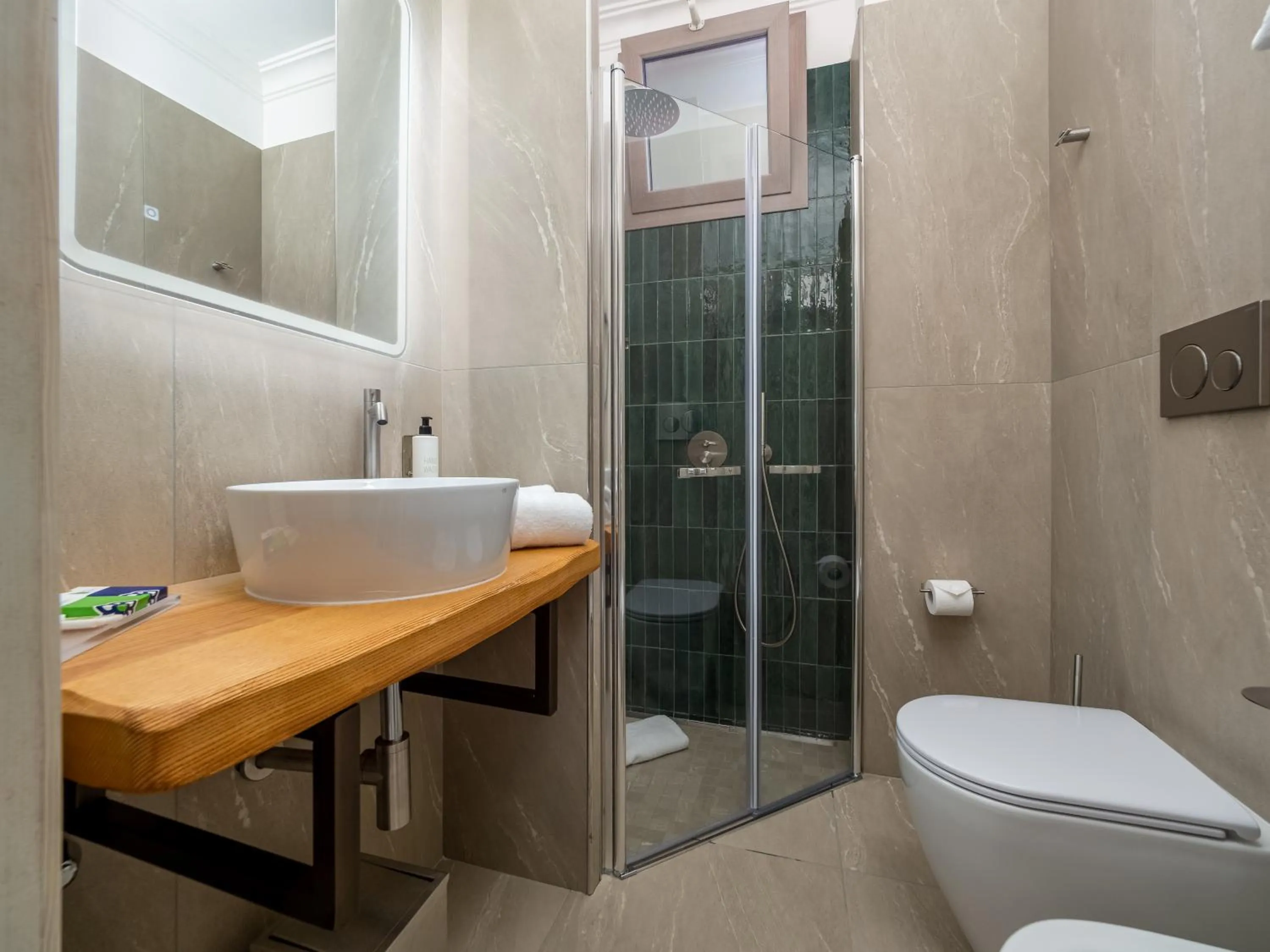 Bathroom in Hotel Gardenia Sorrento, Ascend Hotel Collection