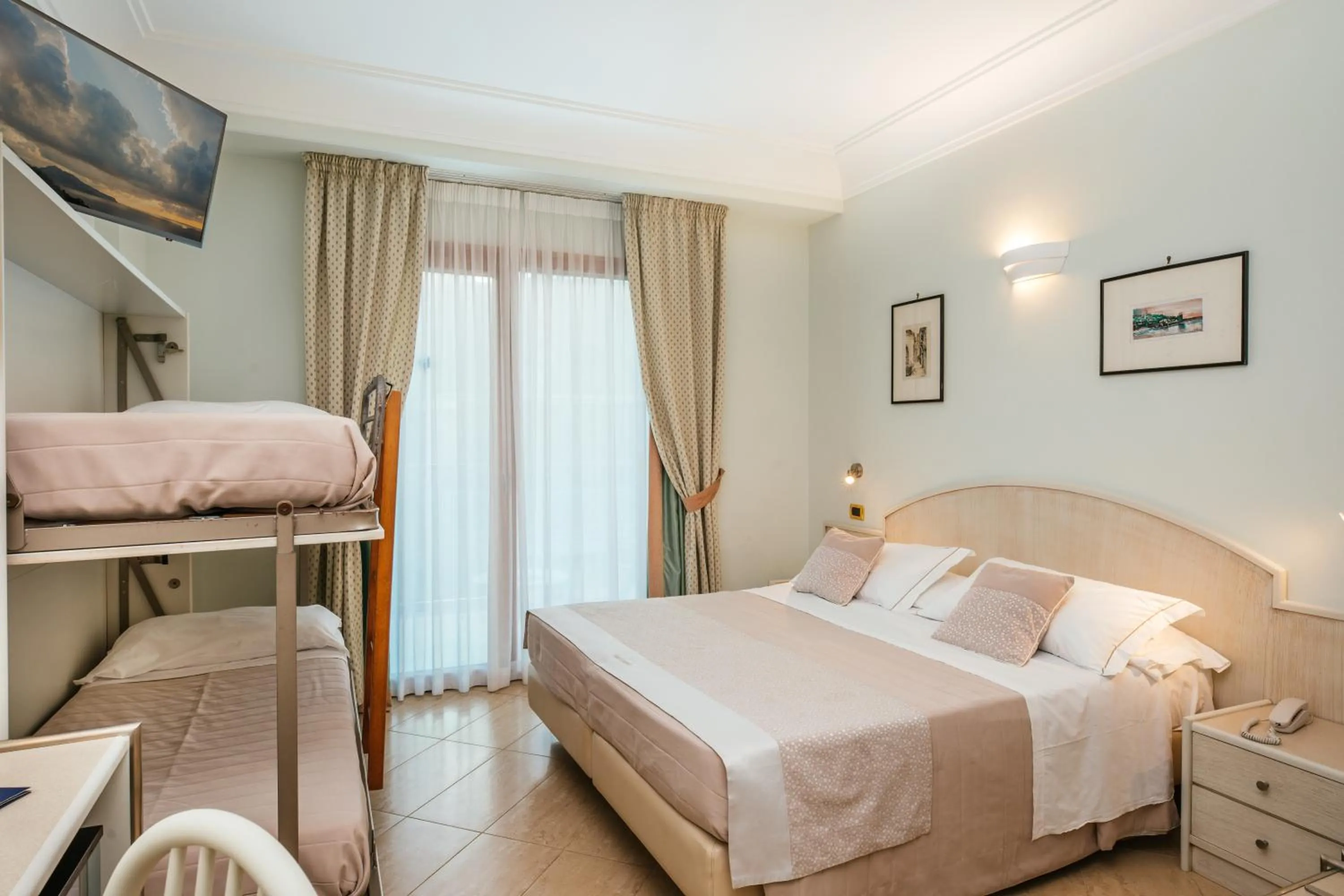 Photo of the whole room, Bed in Hotel Gardenia Sorrento, Ascend Hotel Collection