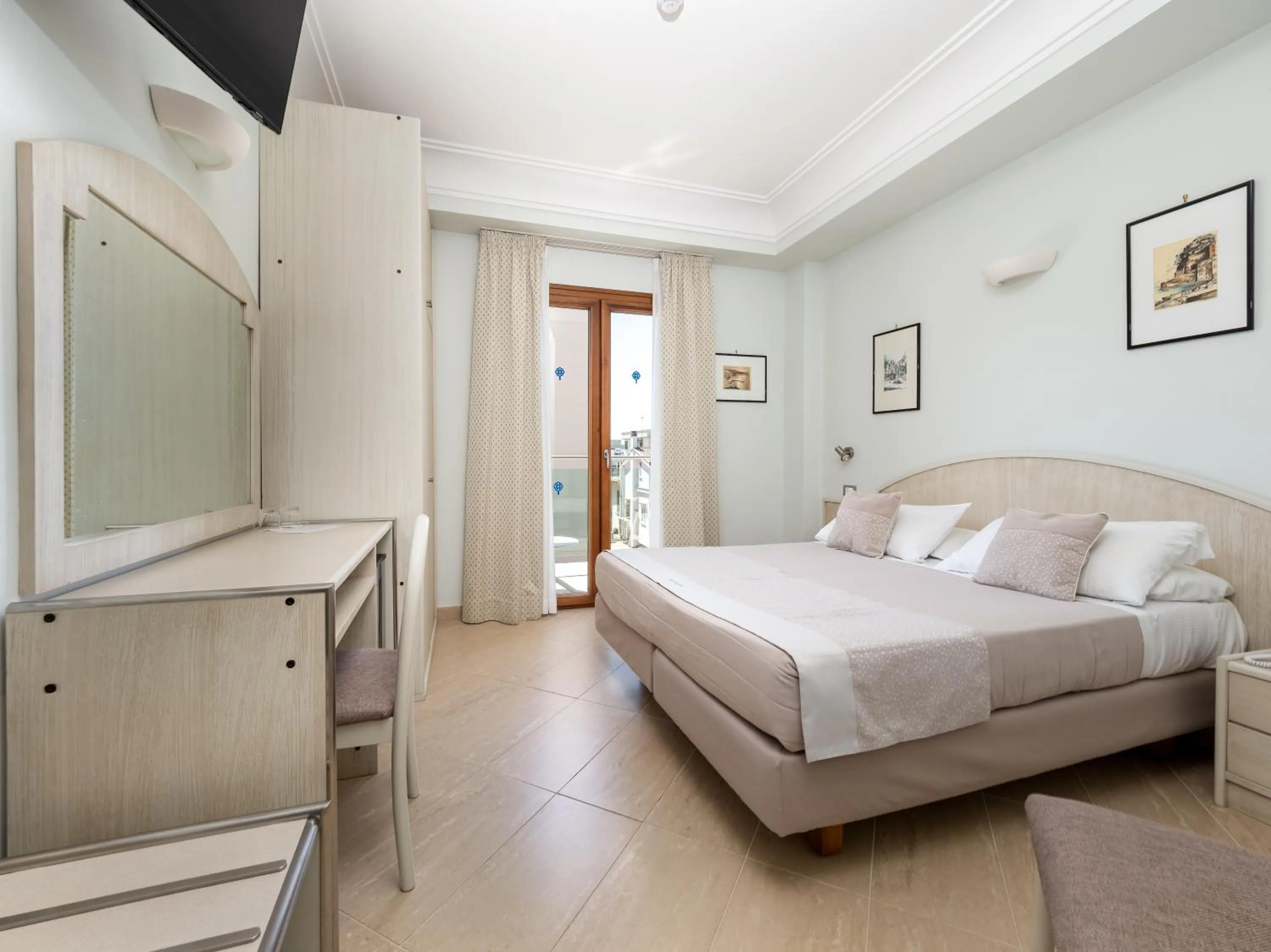 Bedroom, Bed in Hotel Gardenia Sorrento, Ascend Hotel Collection