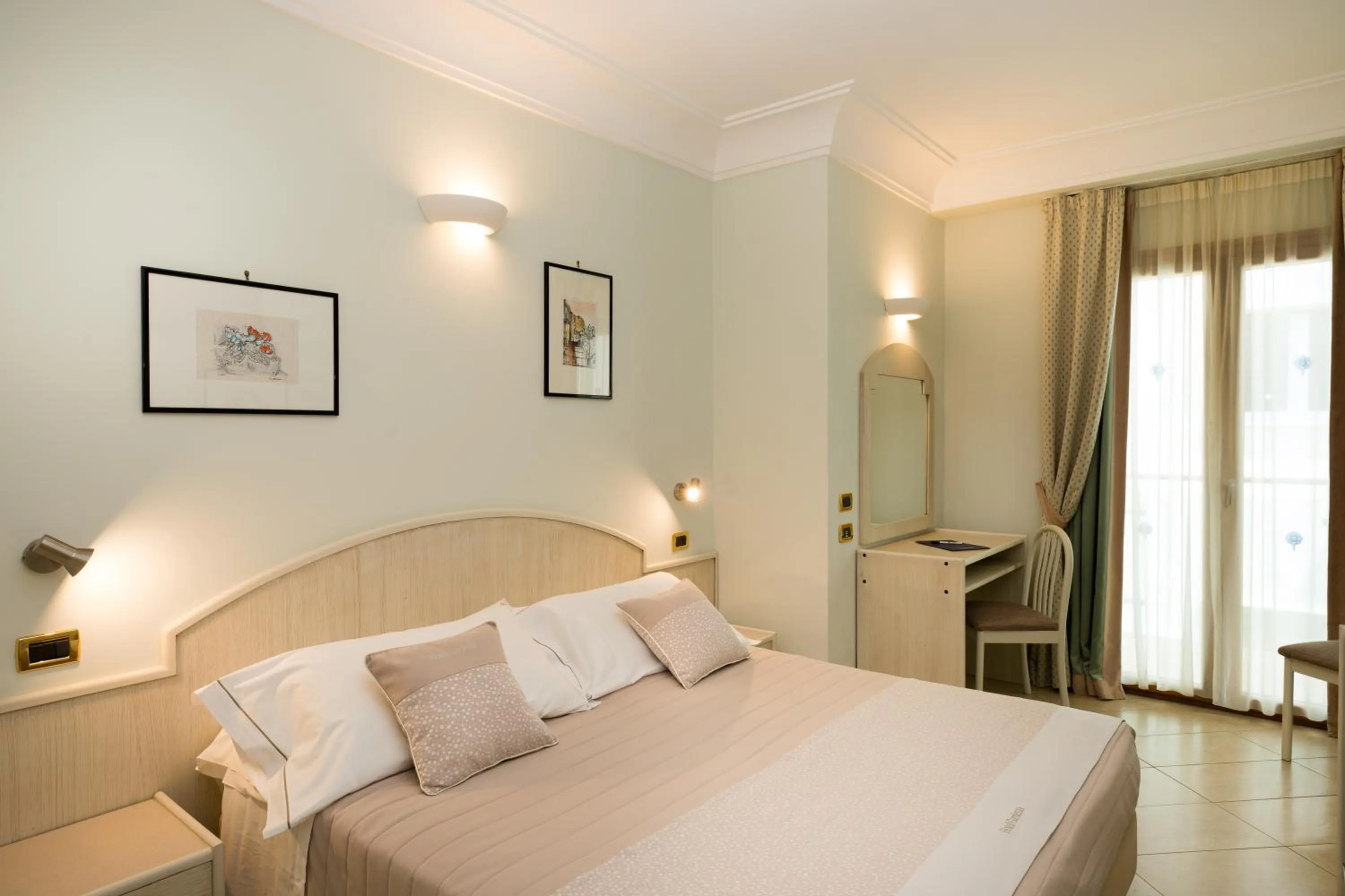 Photo of the whole room, Bed in Hotel Gardenia Sorrento, Ascend Hotel Collection