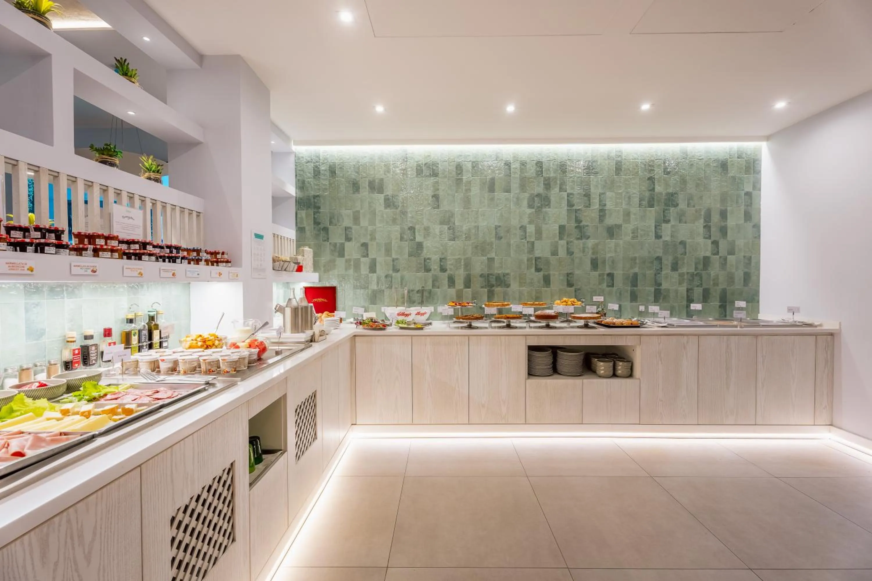 Buffet breakfast in Hotel Gardenia Sorrento, Ascend Hotel Collection