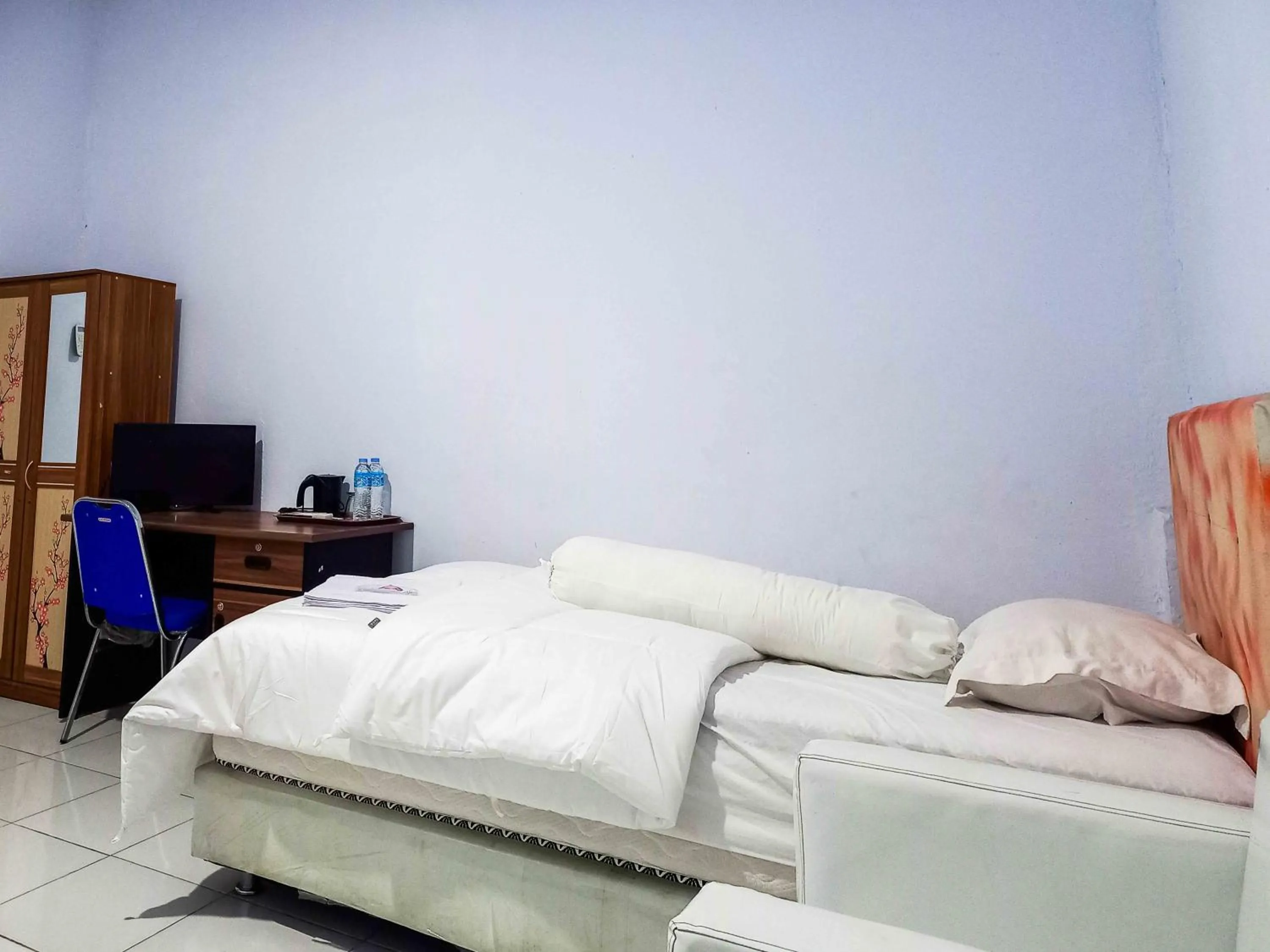 Bed in RedDoorz @ Lolak Bolaang Mongondow