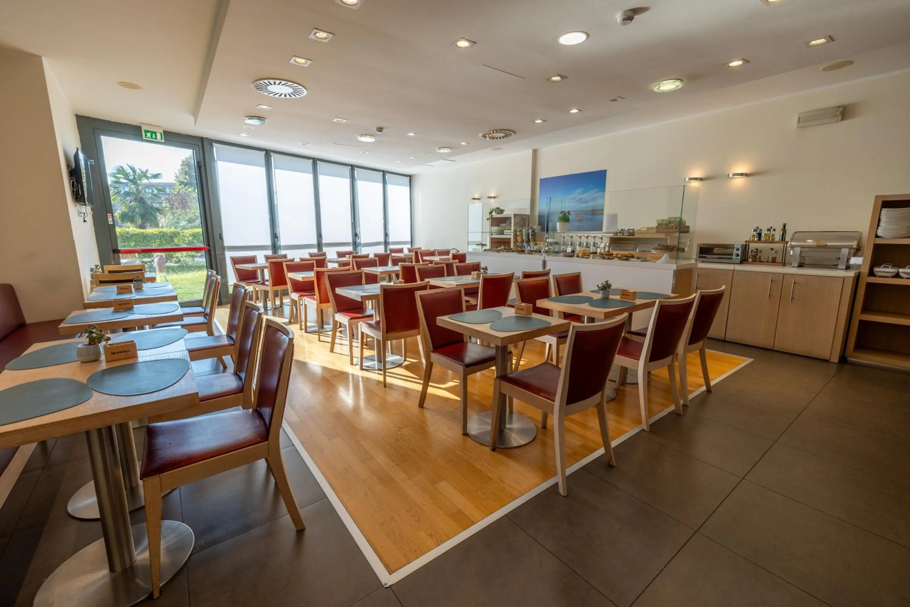 Breakfast in Best Western Palace Inn Hotel