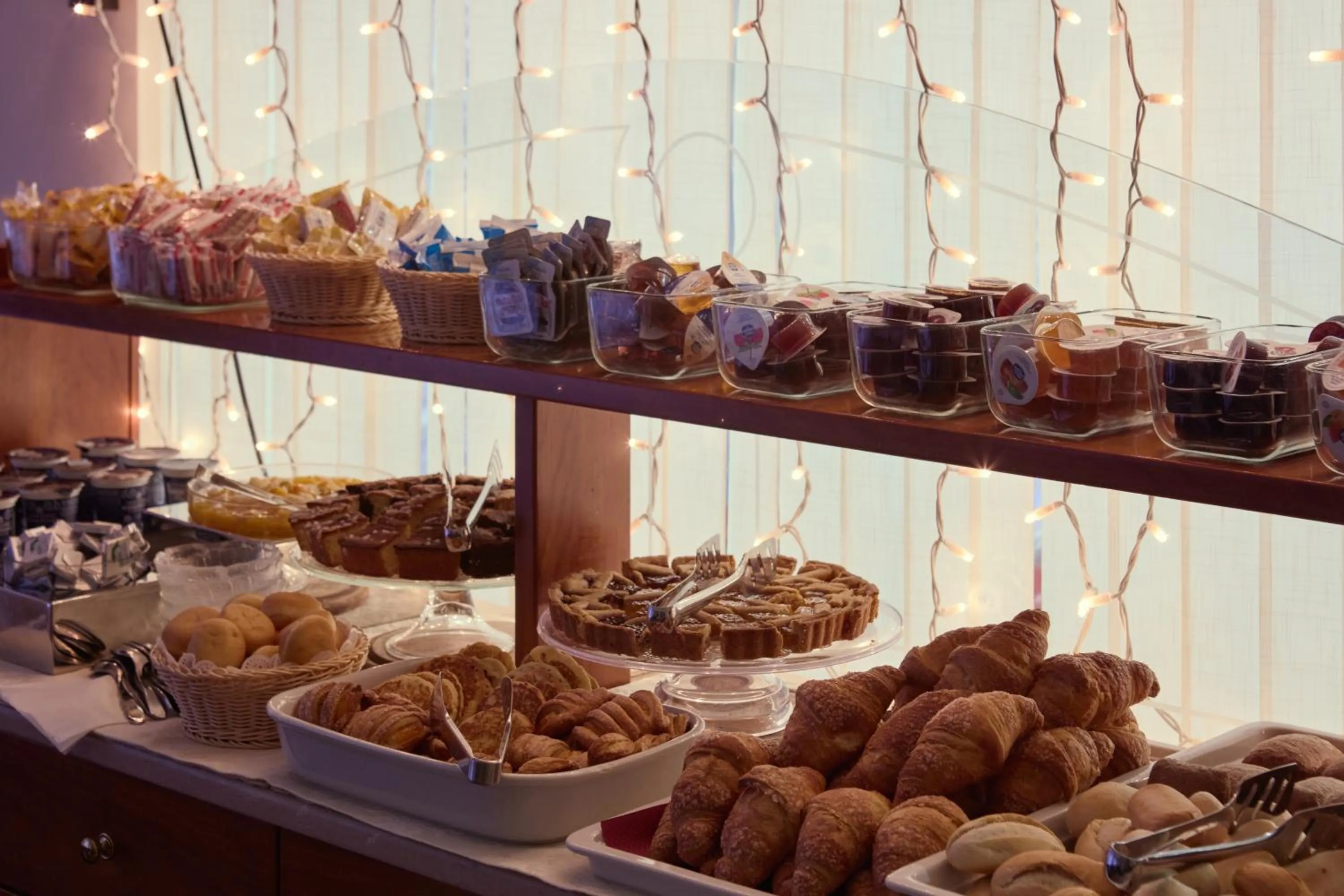 Breakfast in Hotel Commercio & Pellegrino