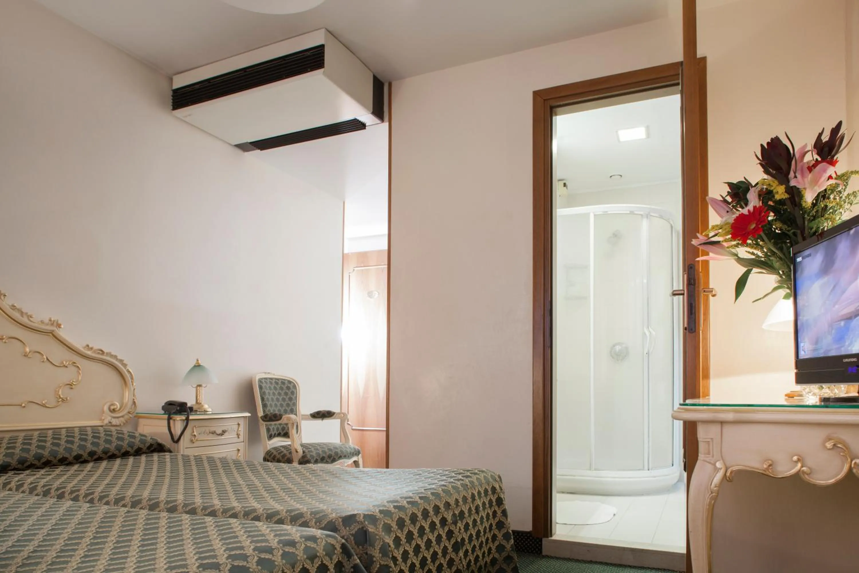 Photo of the whole room in Hotel Commercio & Pellegrino