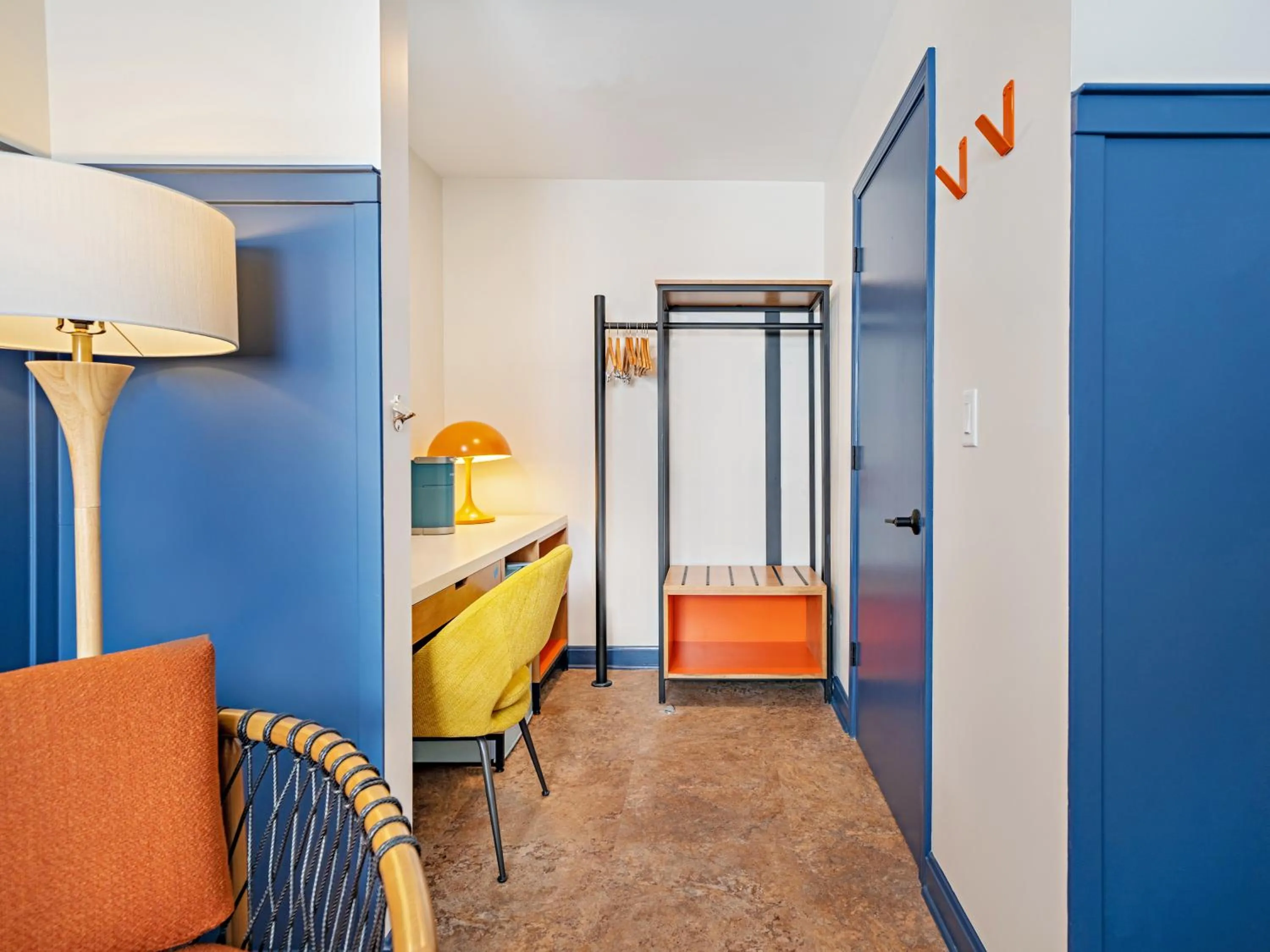 wardrobe, Bed in Bardstown Motor Lodge