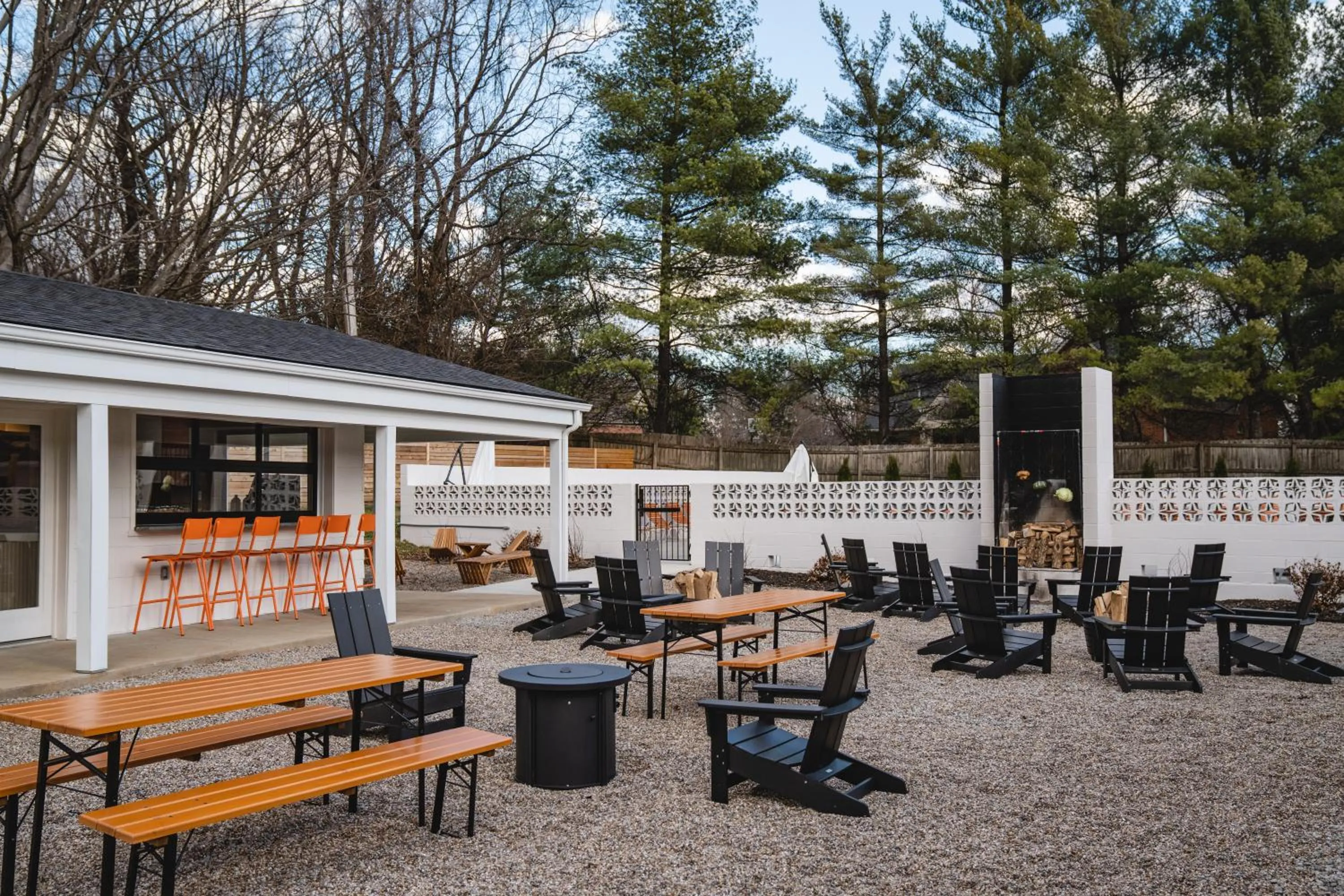 Inner courtyard view in Bardstown Motor Lodge