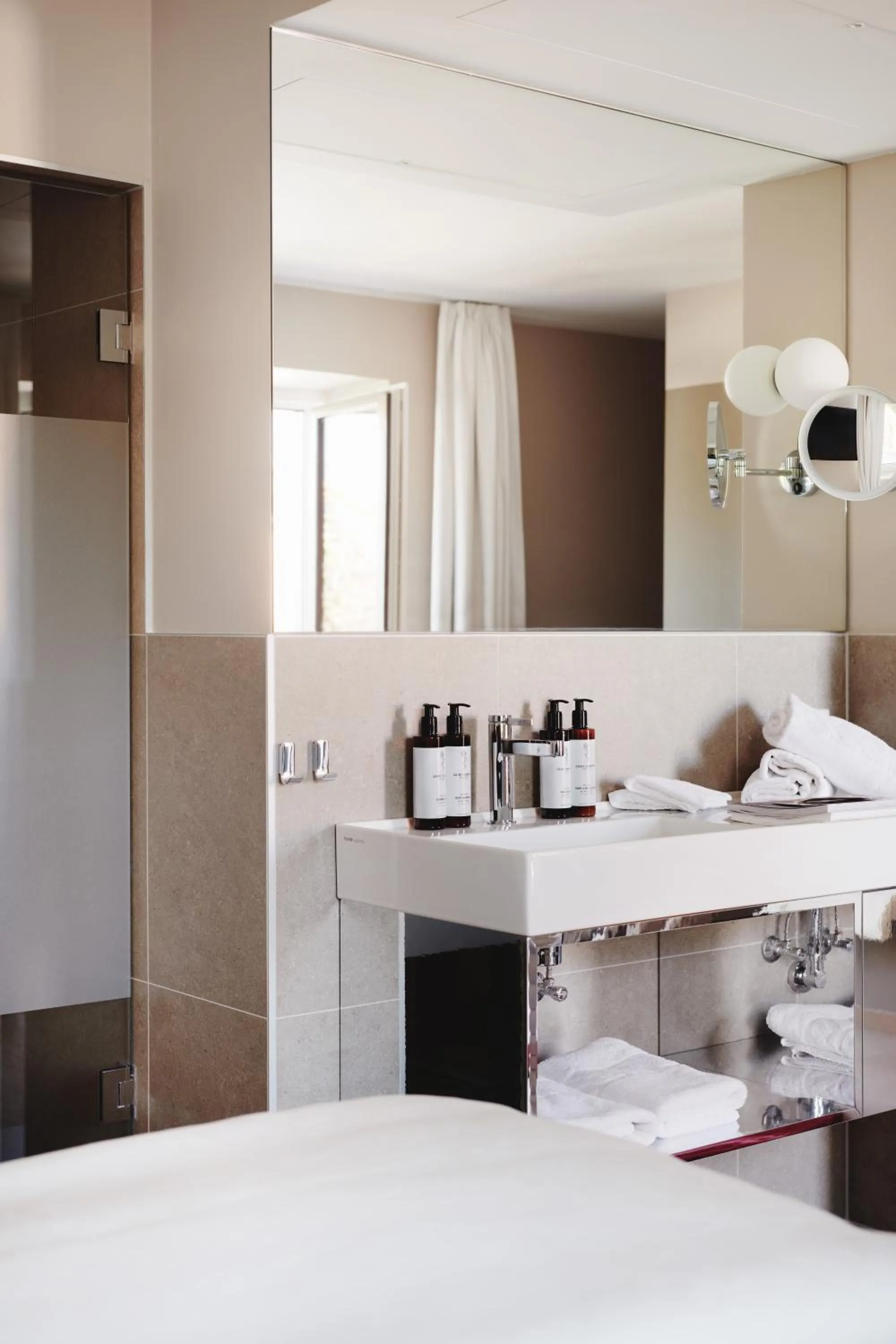 Bathroom, Bed in Boutique Hotel das Salz