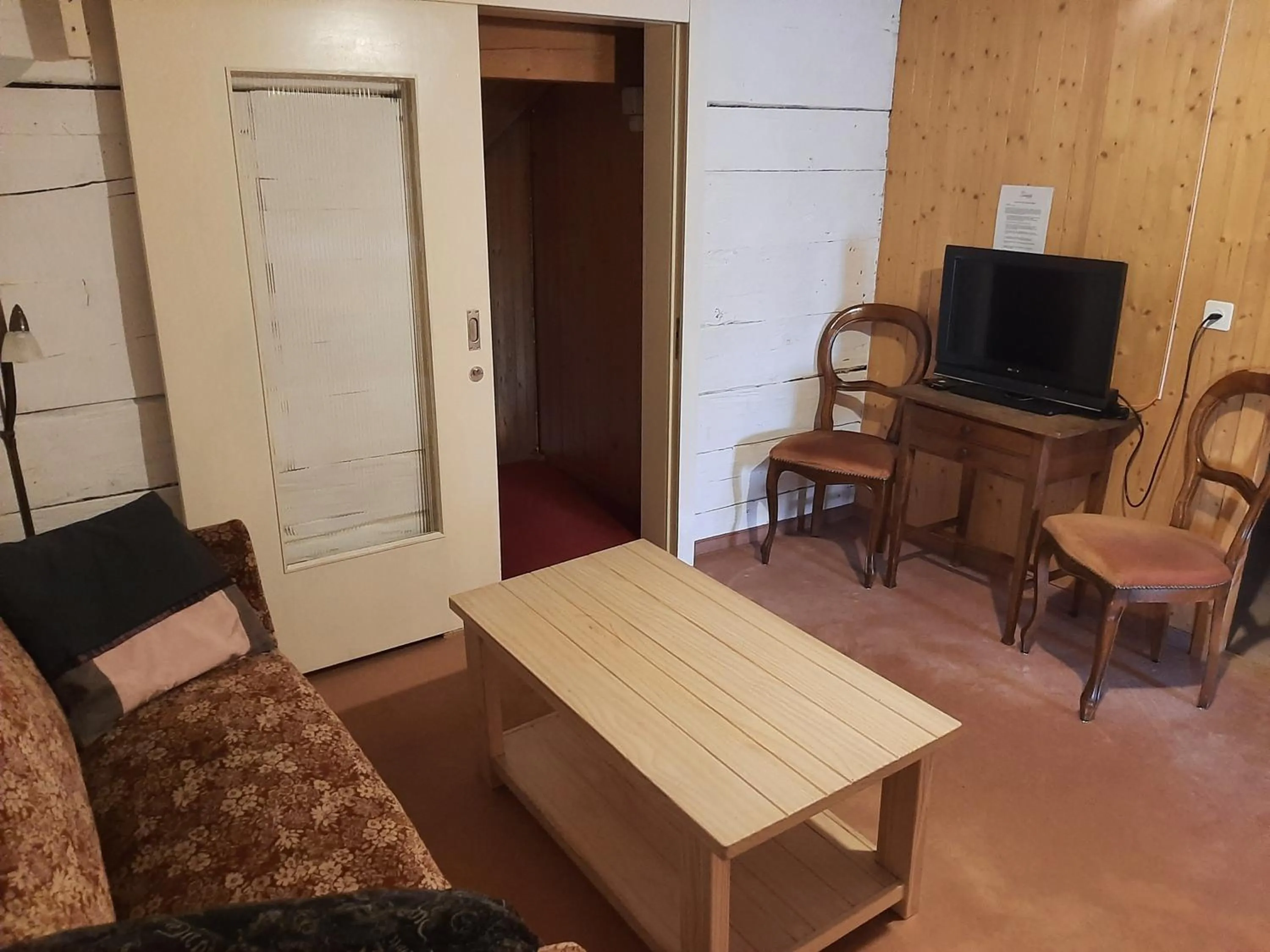 Communal lounge/ TV room in Gasthaus Schwand