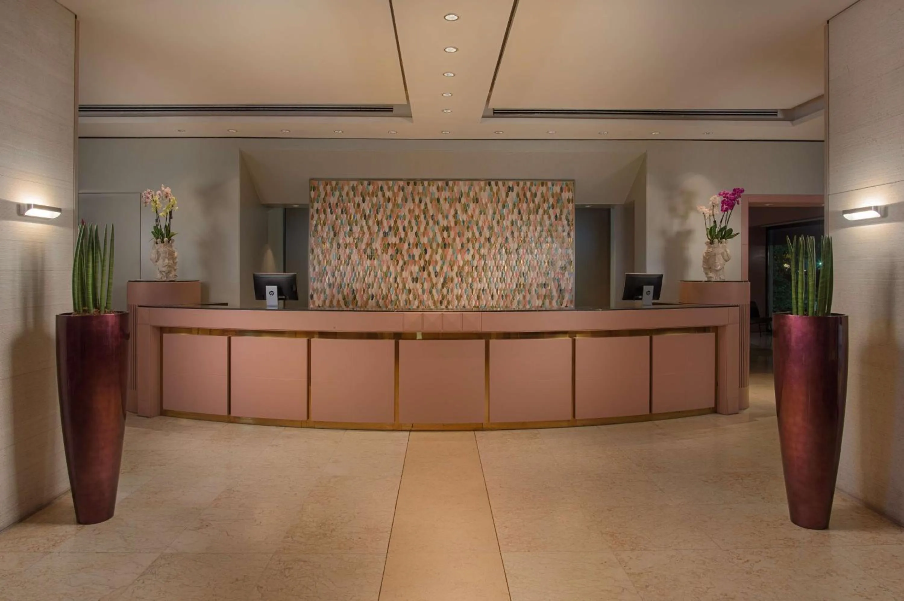 Lobby or reception in NH Palermo