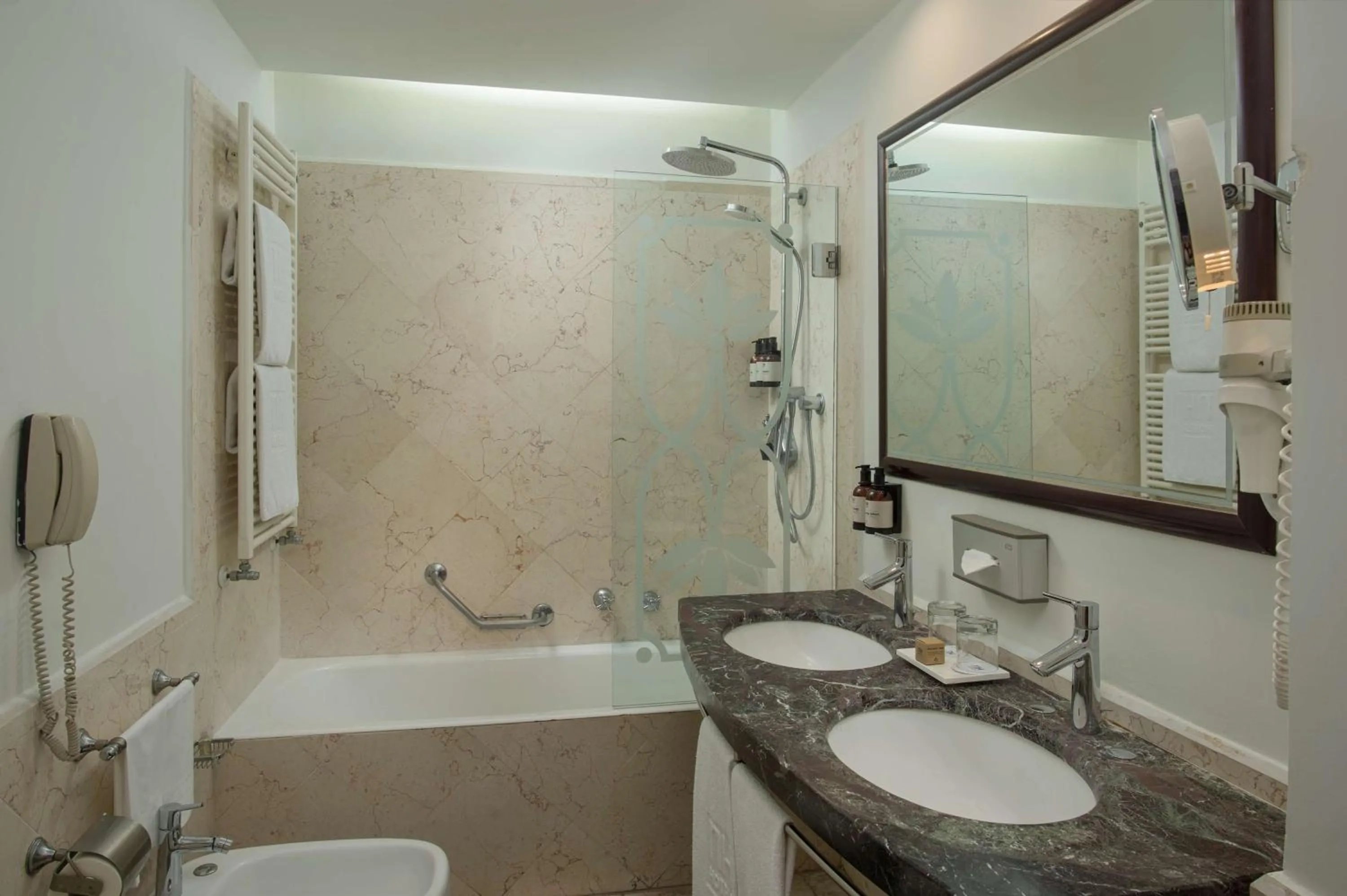 Bathroom in NH Palermo