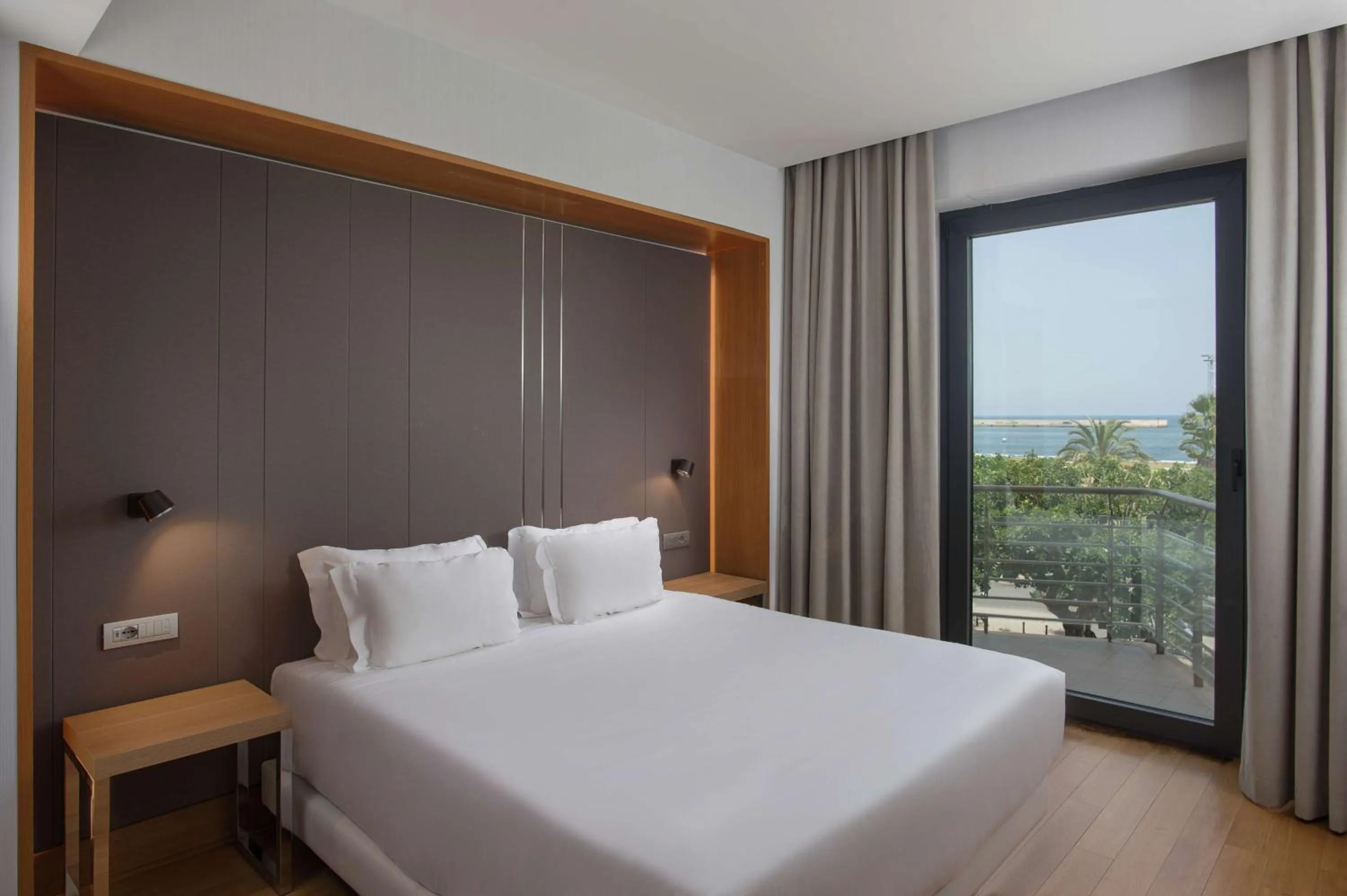 Photo of the whole room, Bed in NH Palermo