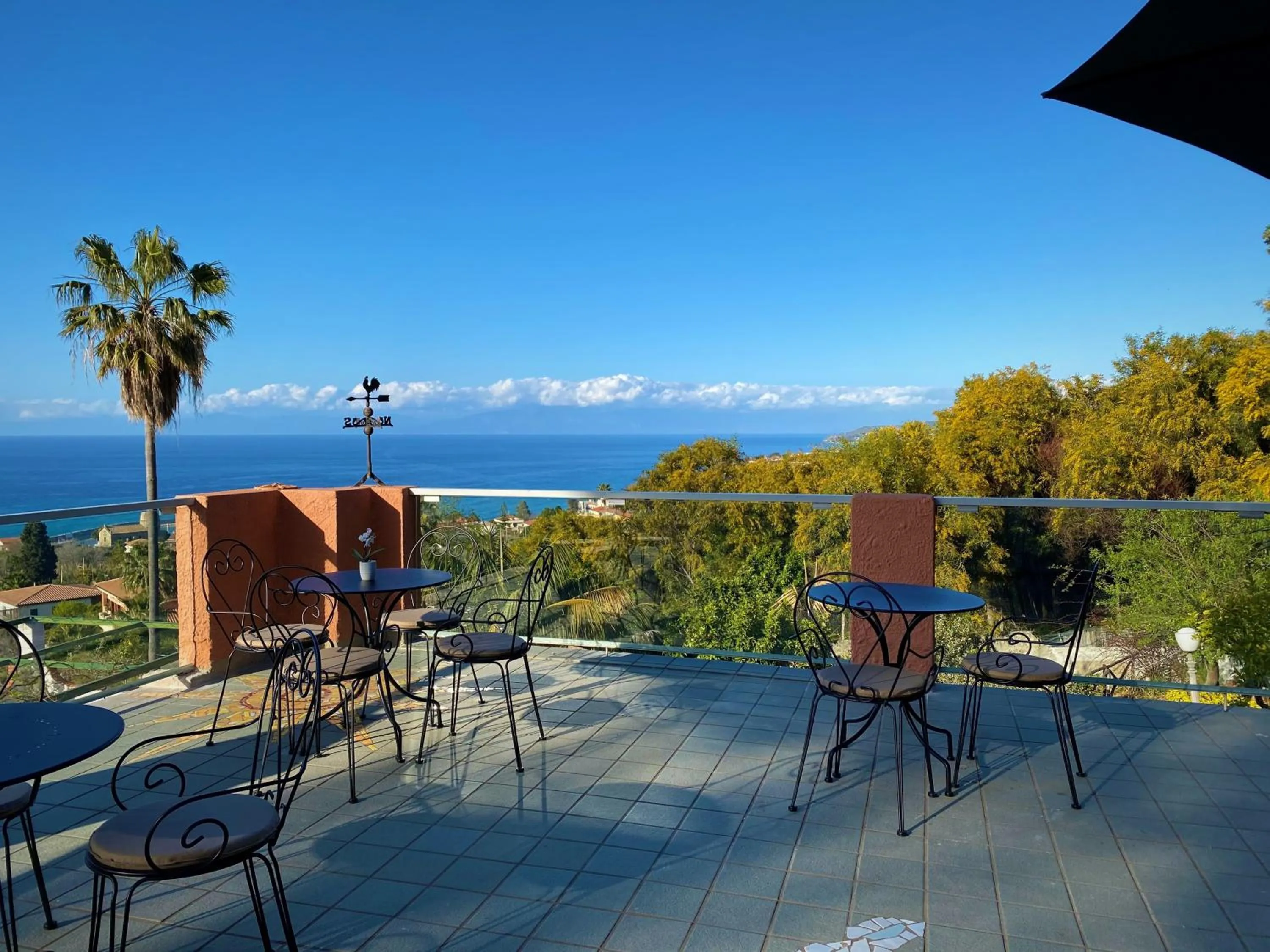 Balcony/Terrace in Hotel - Giardino Marchese D'Altavilla