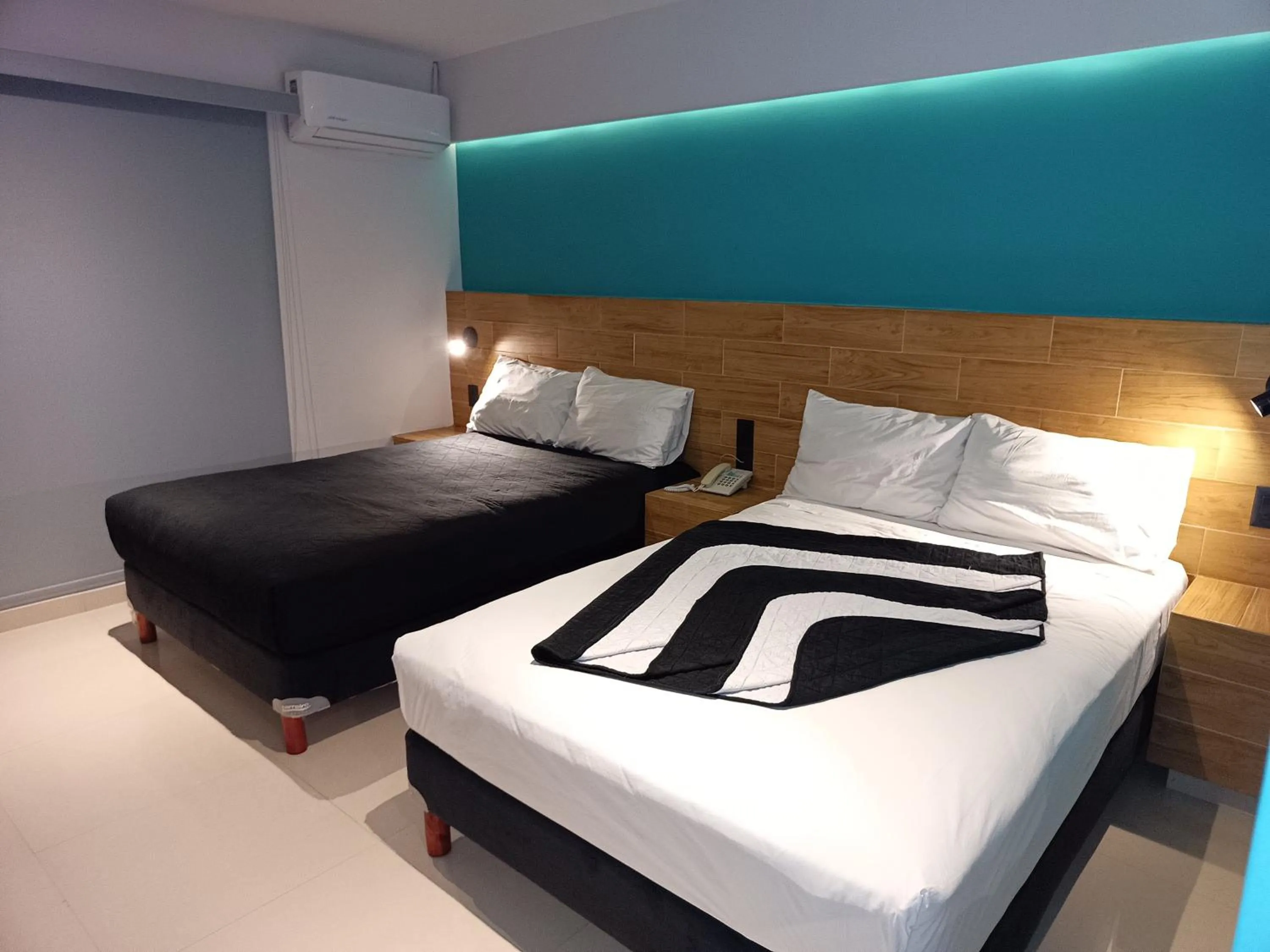 Photo of the whole room, Bed in Hotel Kavia Mazatlán