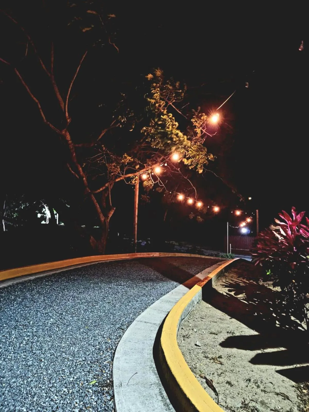 Quiet street view in Hotel and Dive Center Roatan Yacht Club