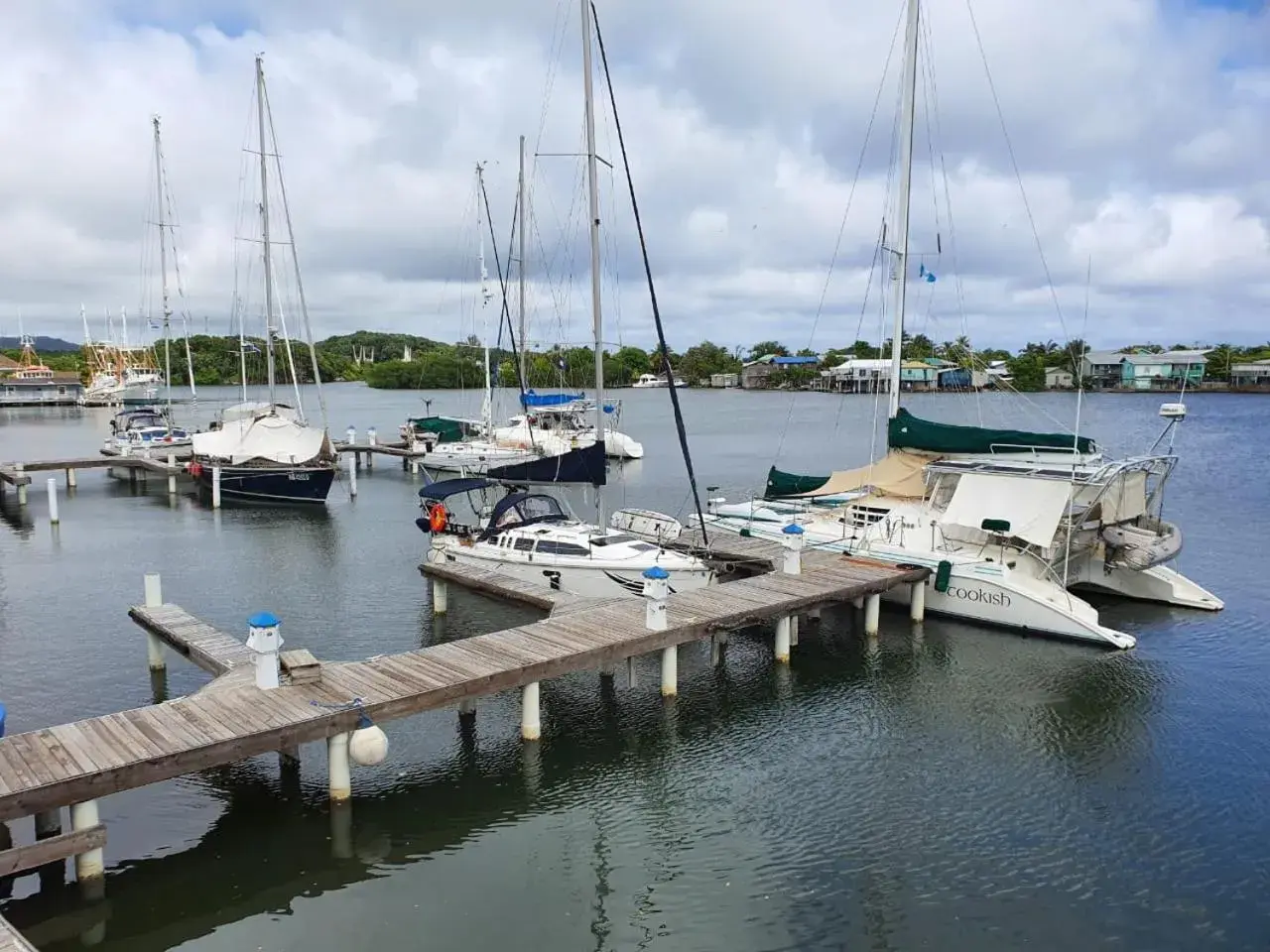 King Room in Hotel and Dive Center Roatan Yacht Club King Room in Hotel and Dive Center Roatan Yacht Club