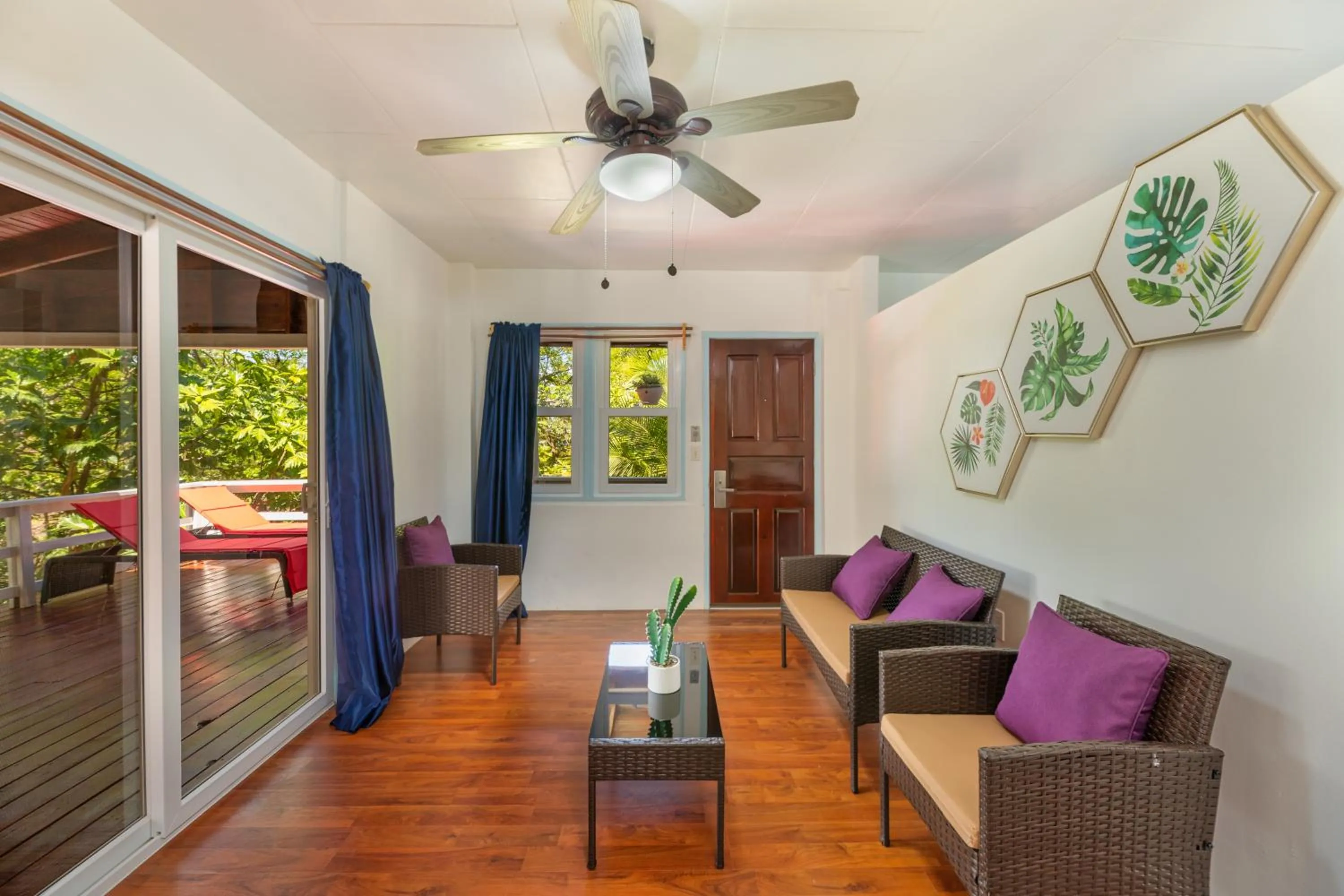 Living room in Hotel and Dive Center Roatan Yacht Club