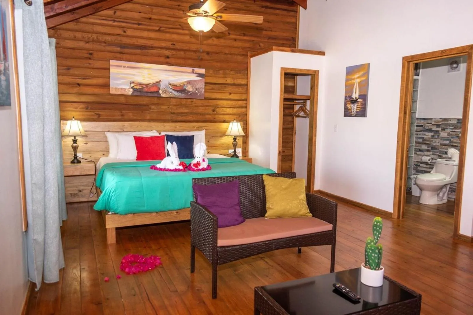 Bed in Hotel and Dive Center Roatan Yacht Club