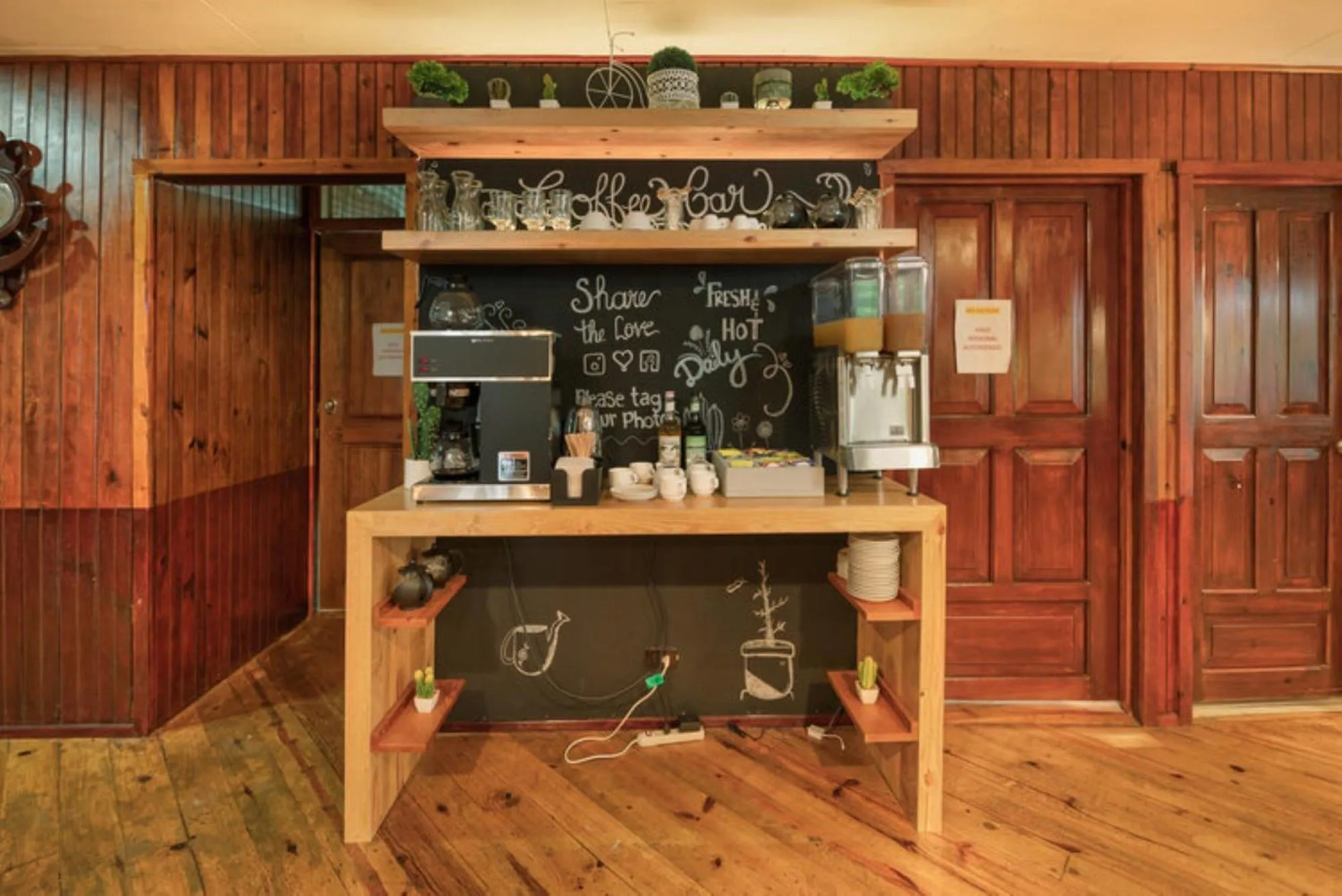 Coffee/tea facilities in Hotel and Dive Center Roatan Yacht Club