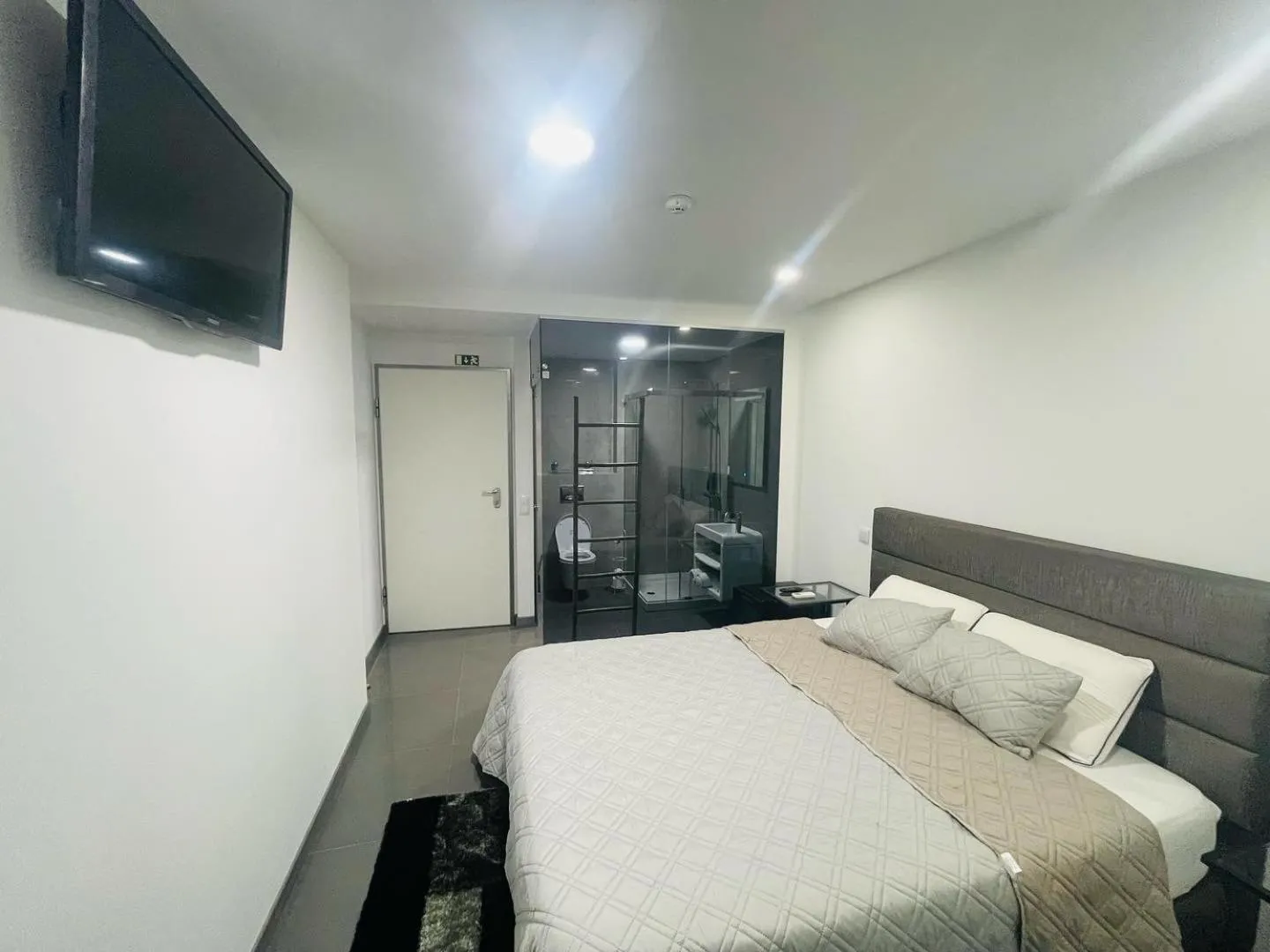Double Room with Private Bathroom - single occupancy in Ergosuites