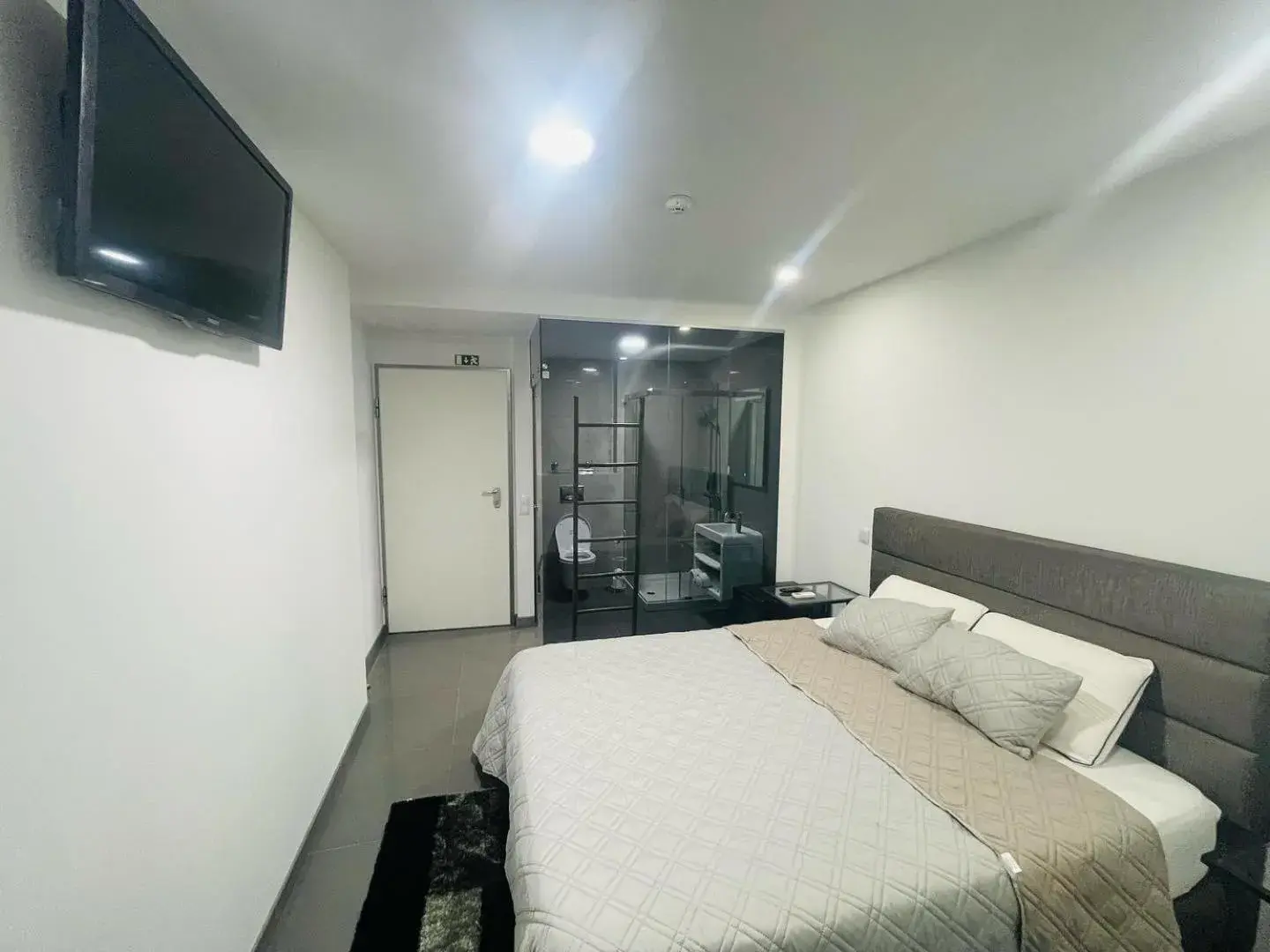 Double Room with Private Bathroom - single occupancy in Ergosuites Double Room with Private Bathroom - single occupancy in Ergosuites