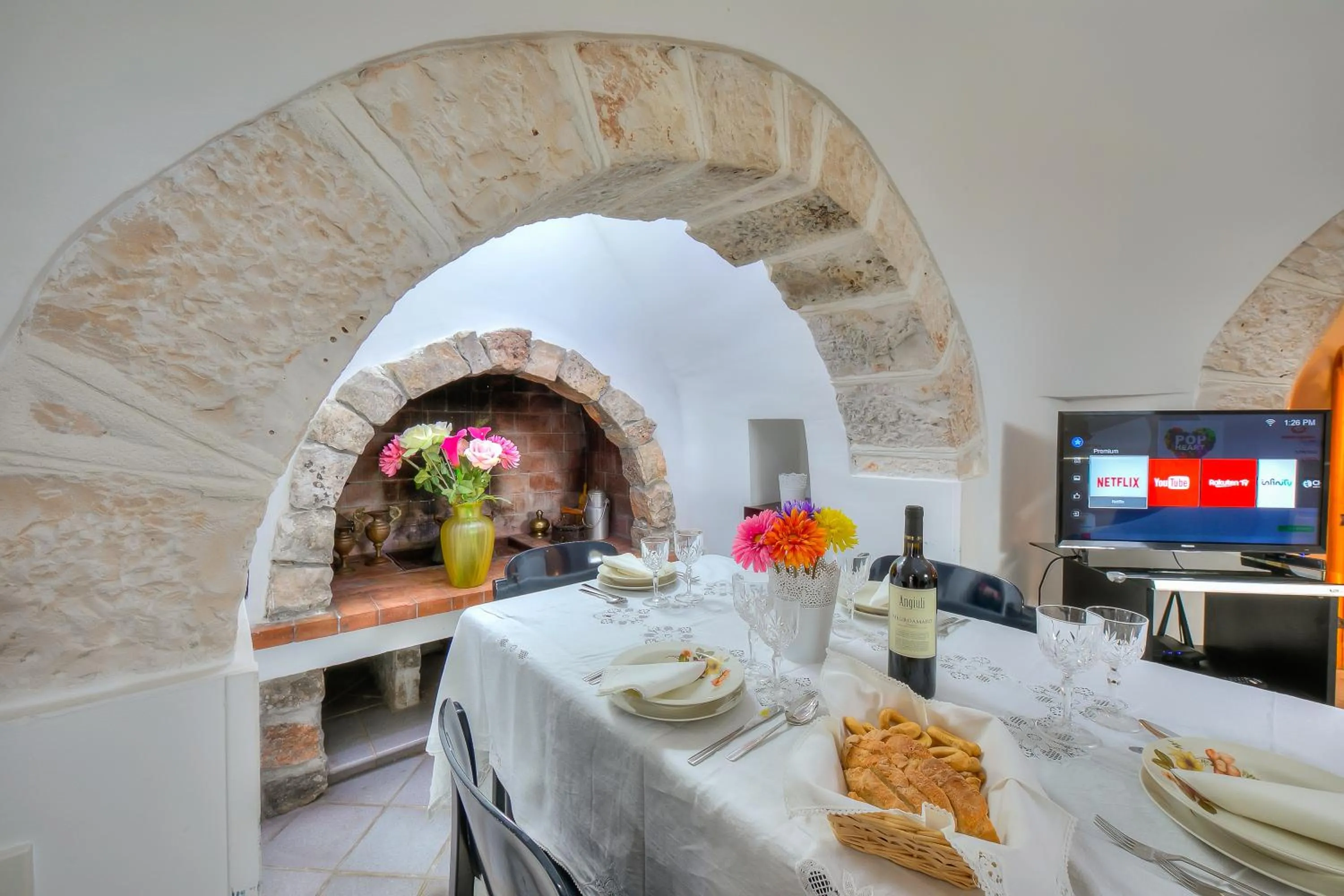 Living room in La Casa Sulla Roccia Trulli Pool - Happy Rentals