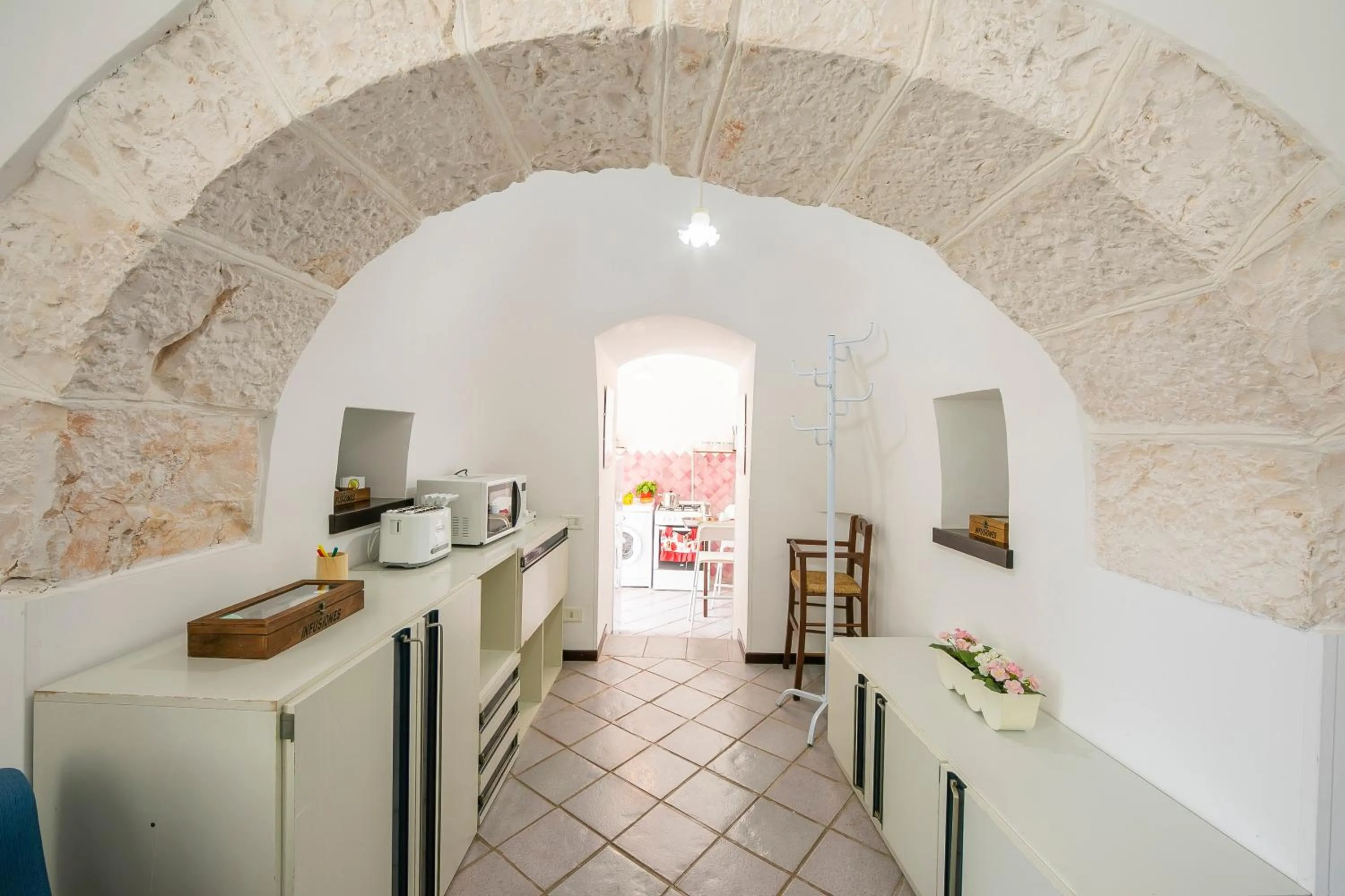 Kitchen or kitchenette in La Casa Sulla Roccia Trulli Pool - Happy Rentals