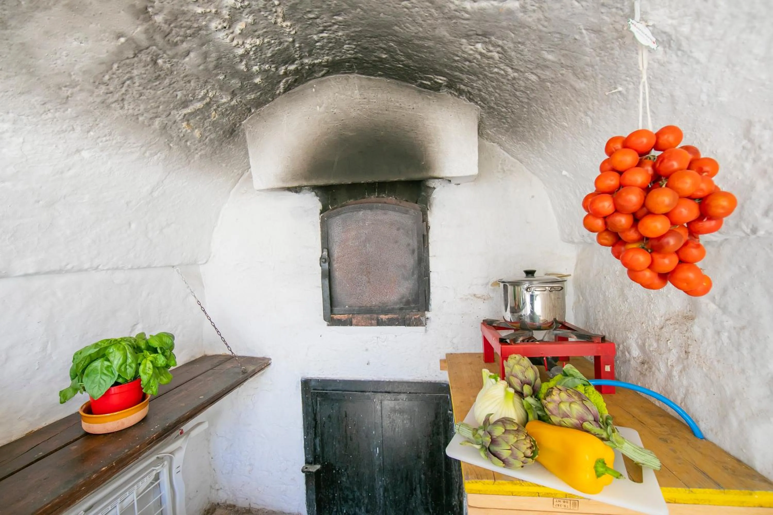 Kitchen or kitchenette in La Casa Sulla Roccia Trulli Pool - Happy Rentals