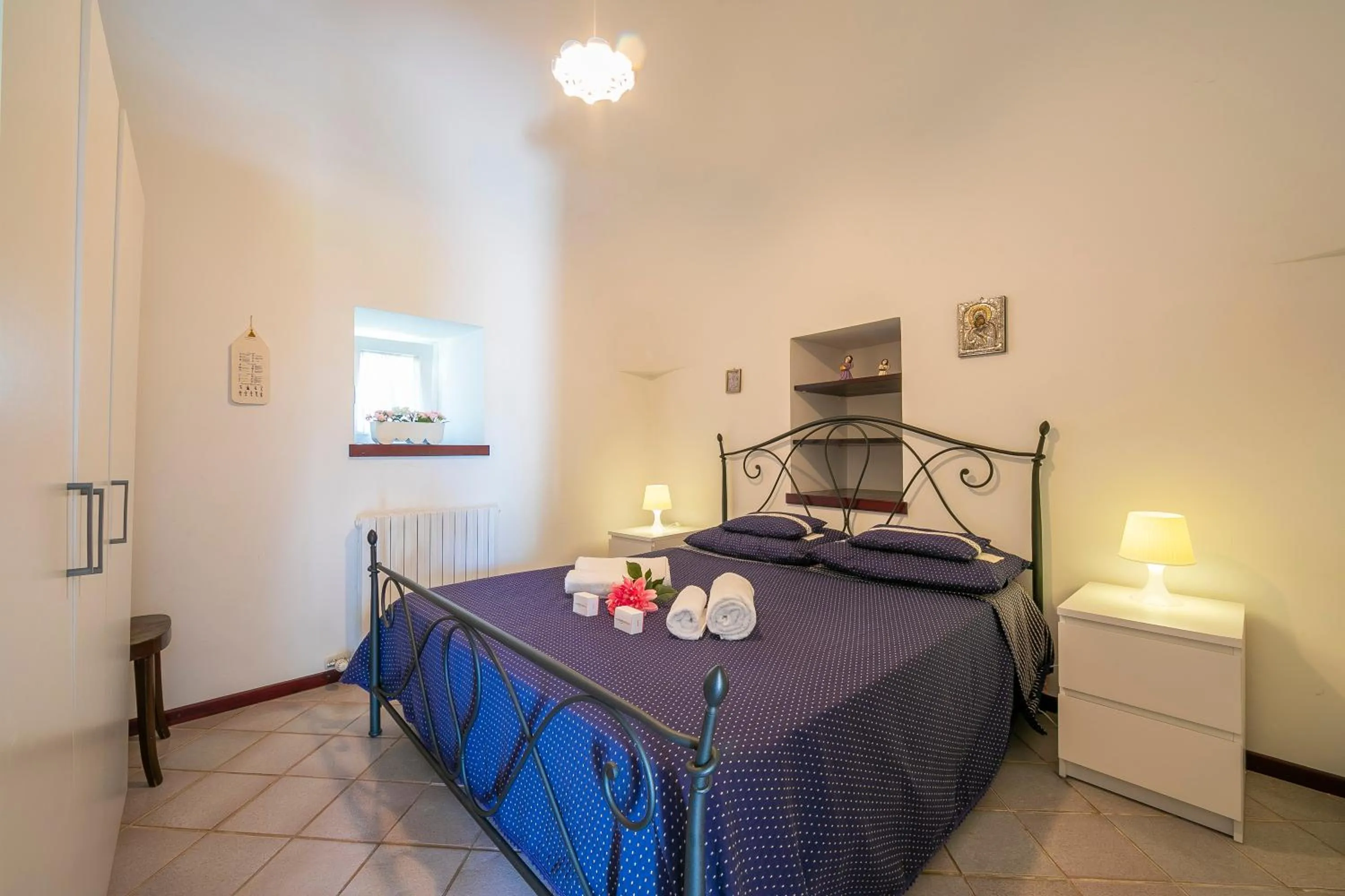 Bedroom, Bed in La Casa Sulla Roccia Trulli Pool - Happy Rentals