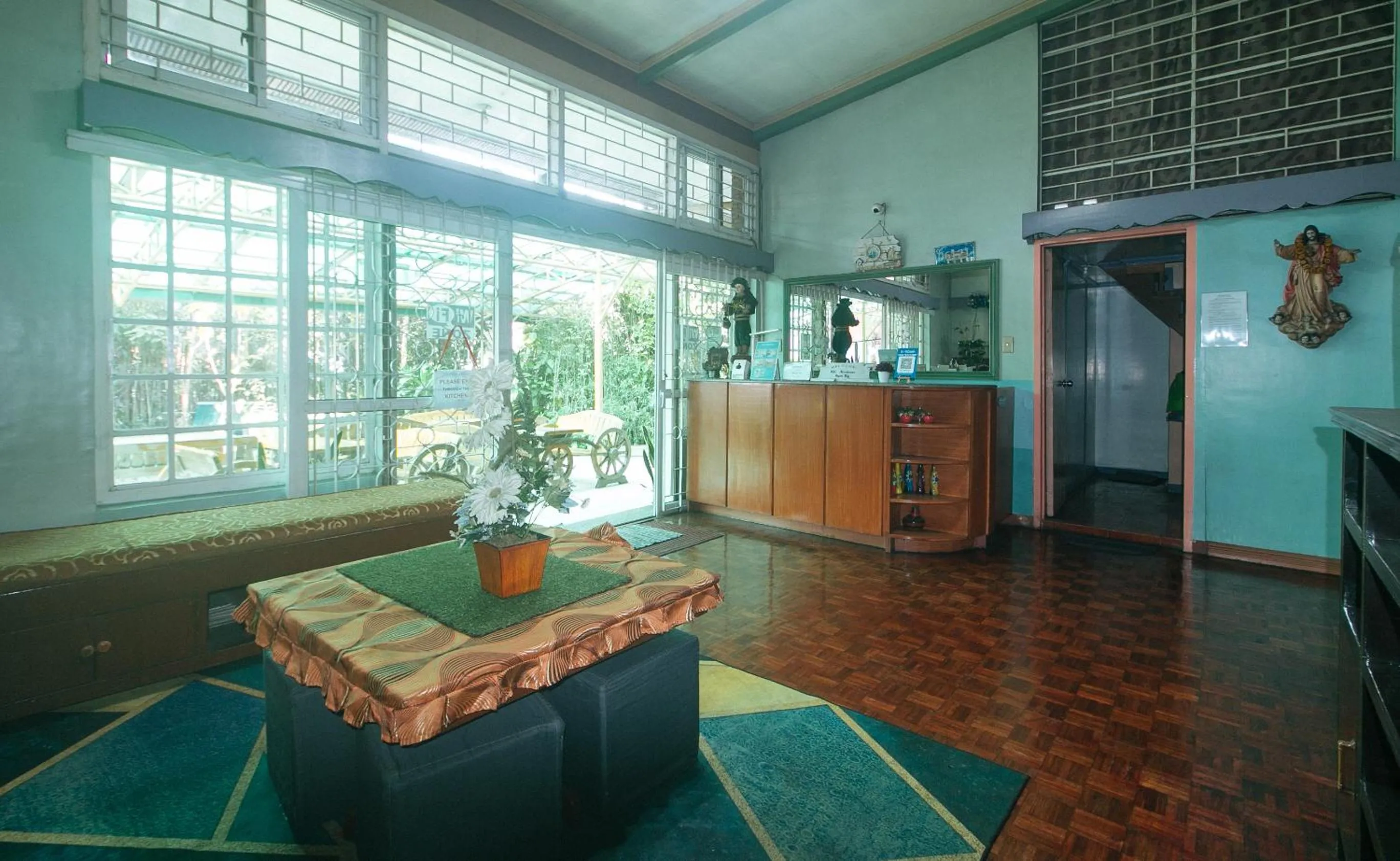 Seating area in RedDoorz Hostel at MRC Residences Baguio