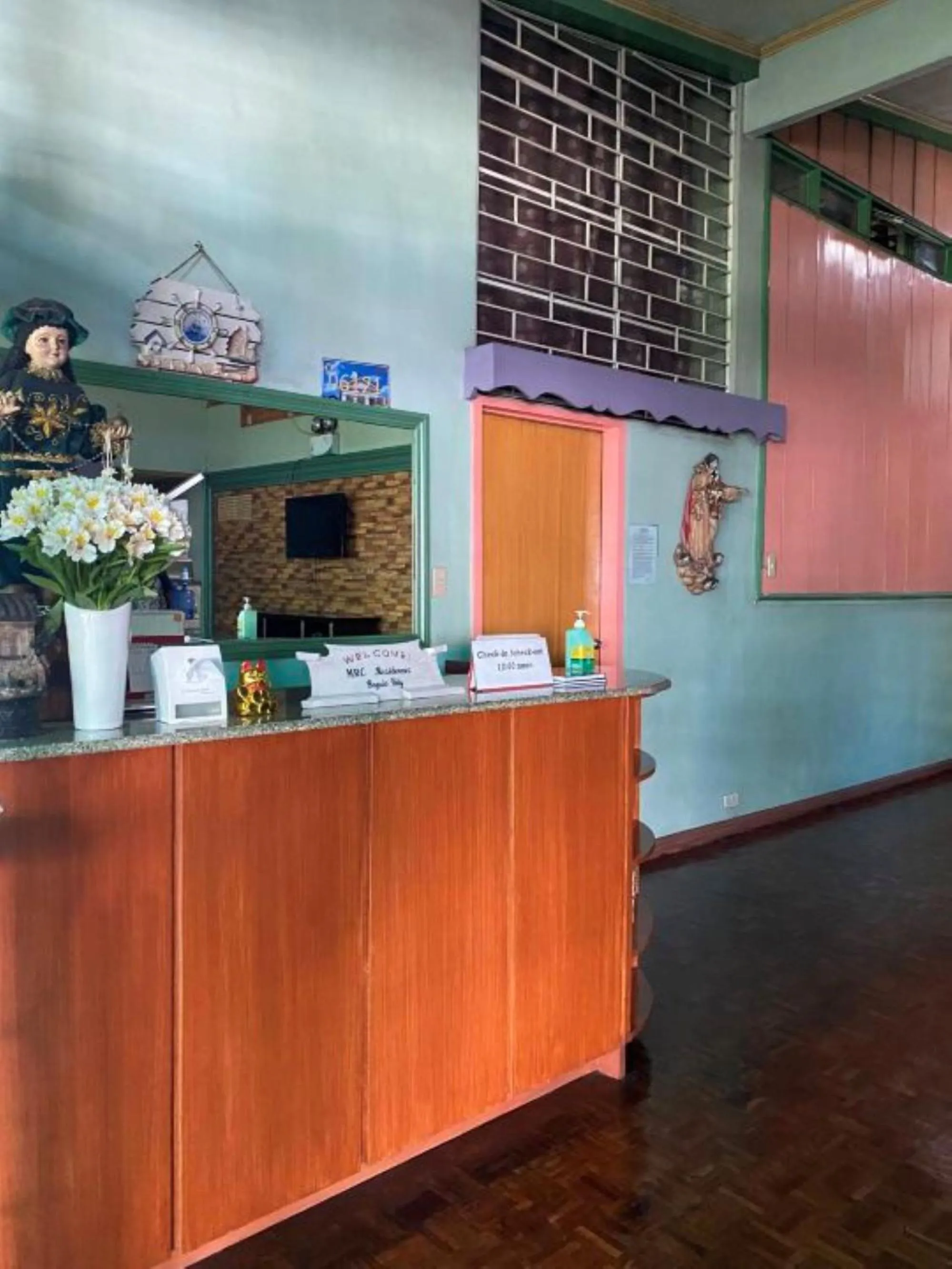 Lobby or reception in RedDoorz Hostel at MRC Residences Baguio