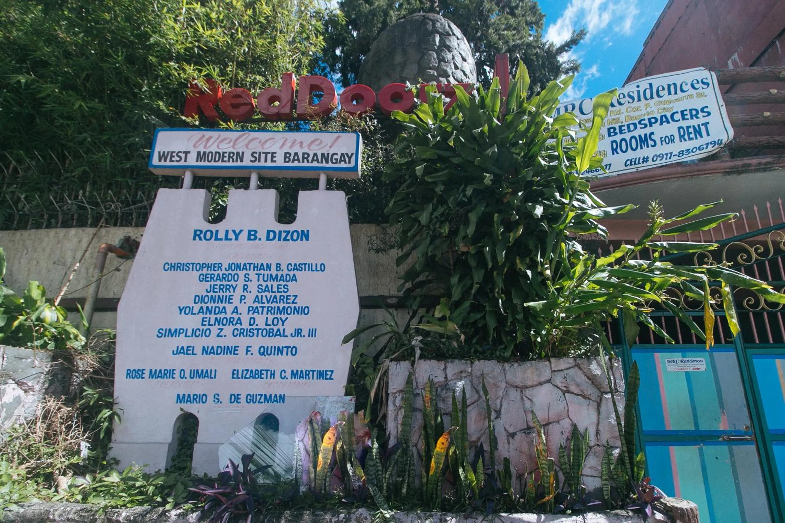 Property logo or sign in RedDoorz Hostel at MRC Residences Baguio