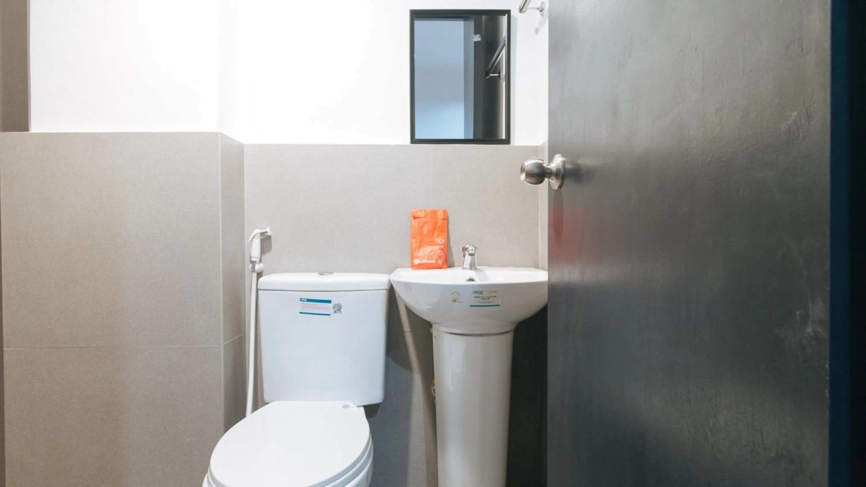 Toilet in RedDoorz Hostel at MRC Residences Baguio