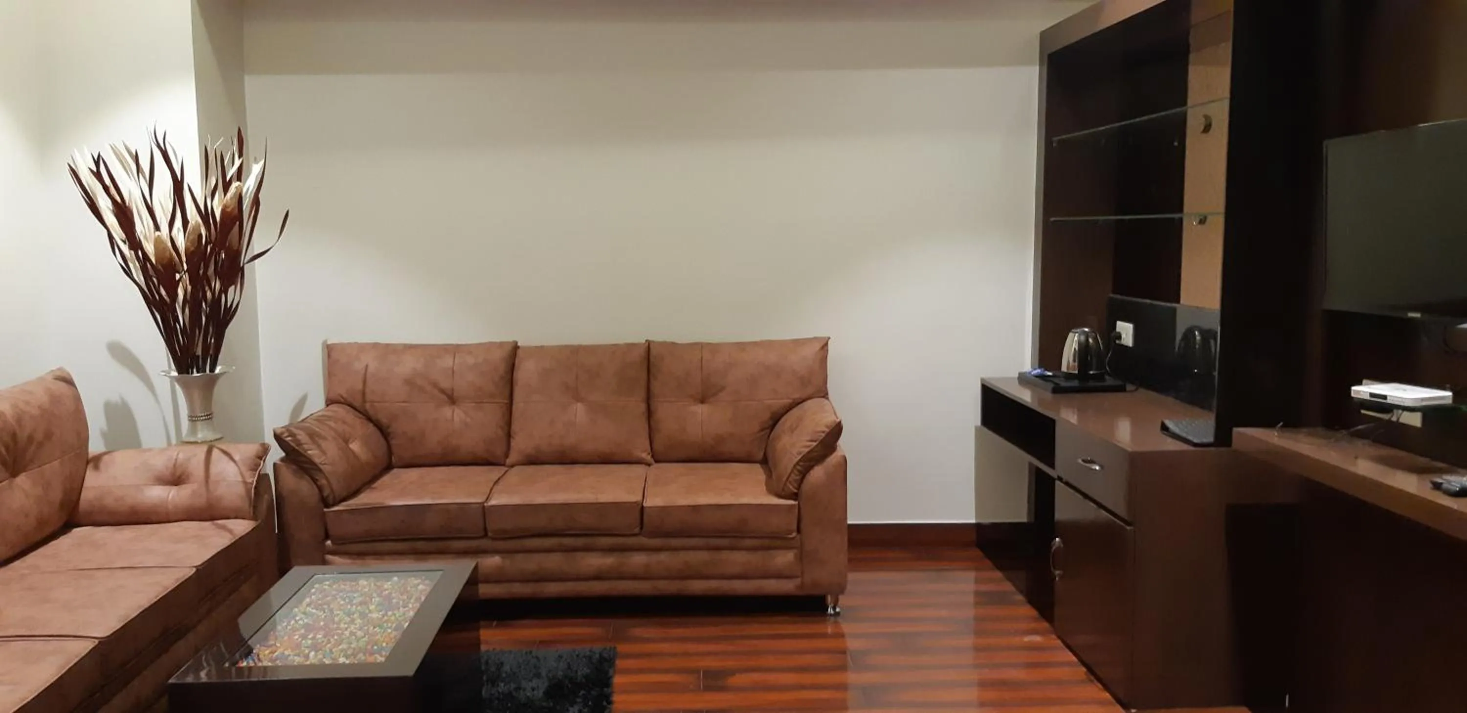 Living room in Grand Geet Hotels