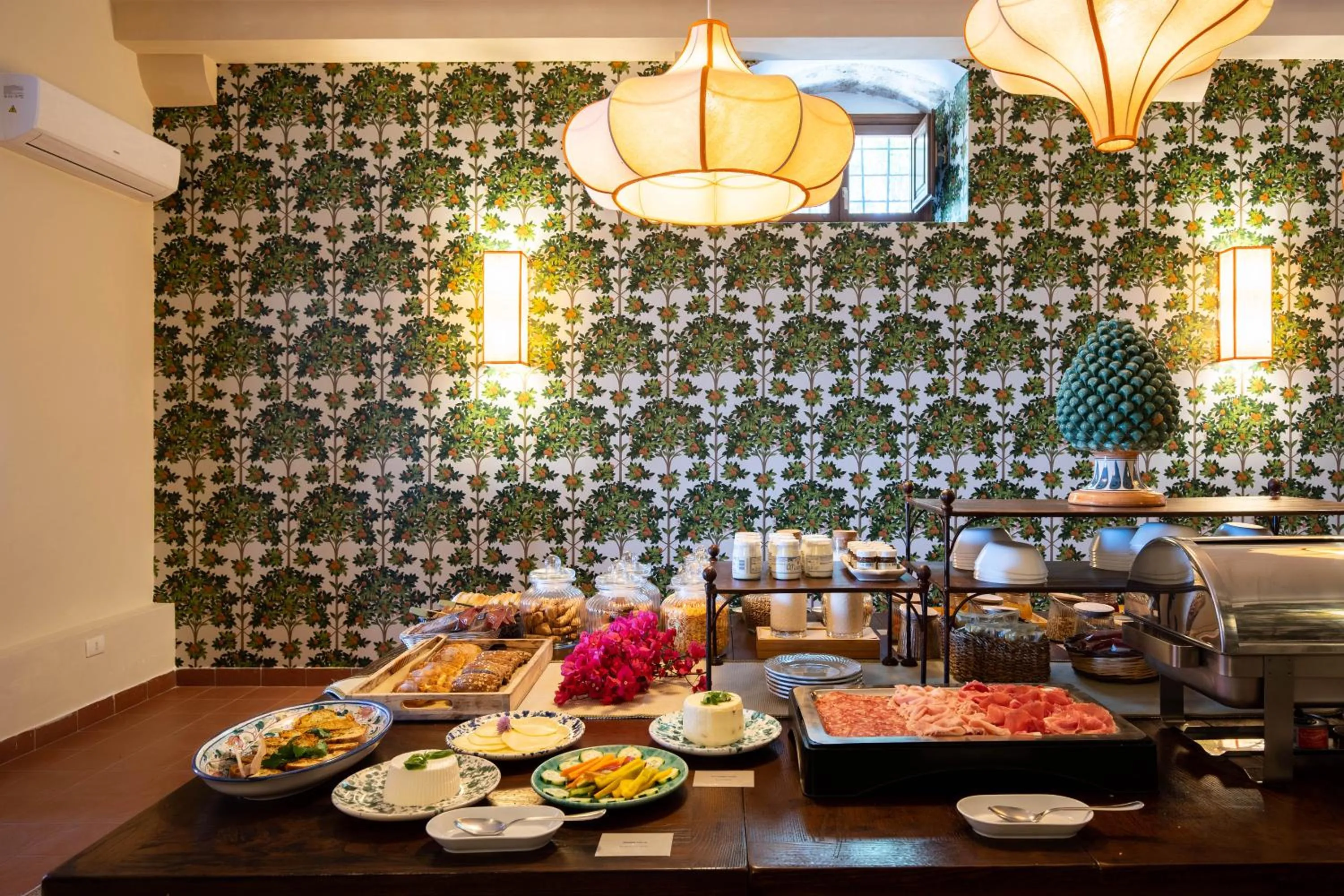 Breakfast in Hotel Villa Favorita