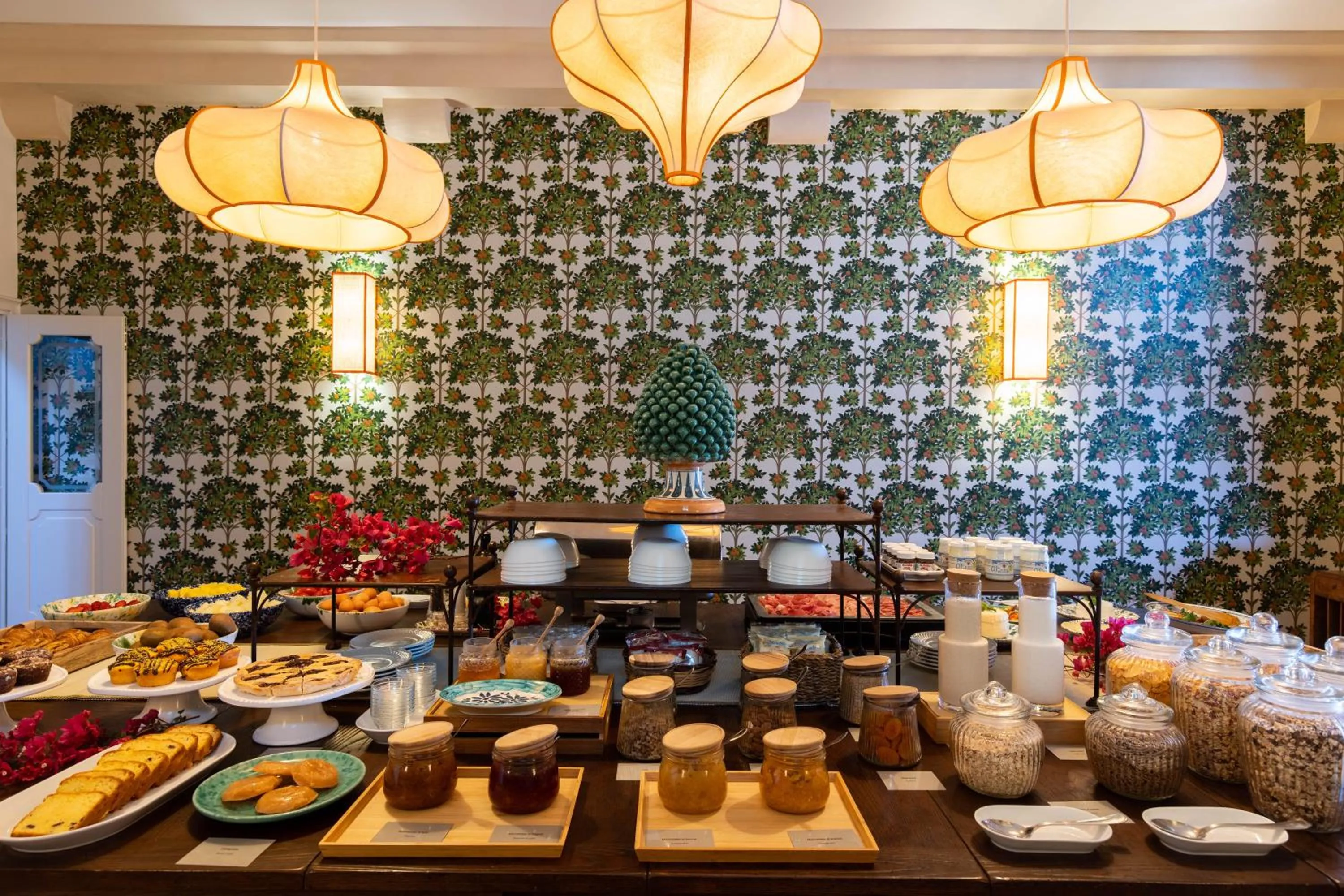 Breakfast in Hotel Villa Favorita