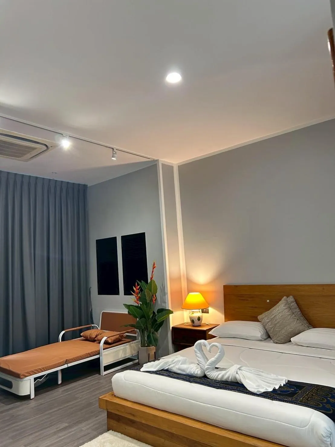 Photo of the whole room, Bed in Usman Halal Home