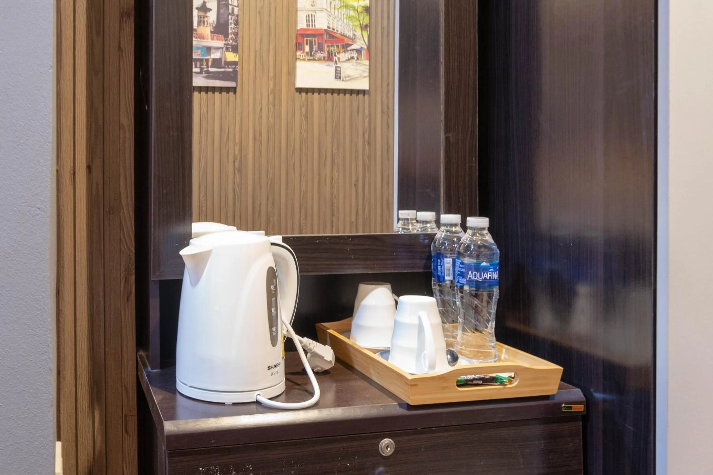 Coffee/tea facilities in Usman Halal Home