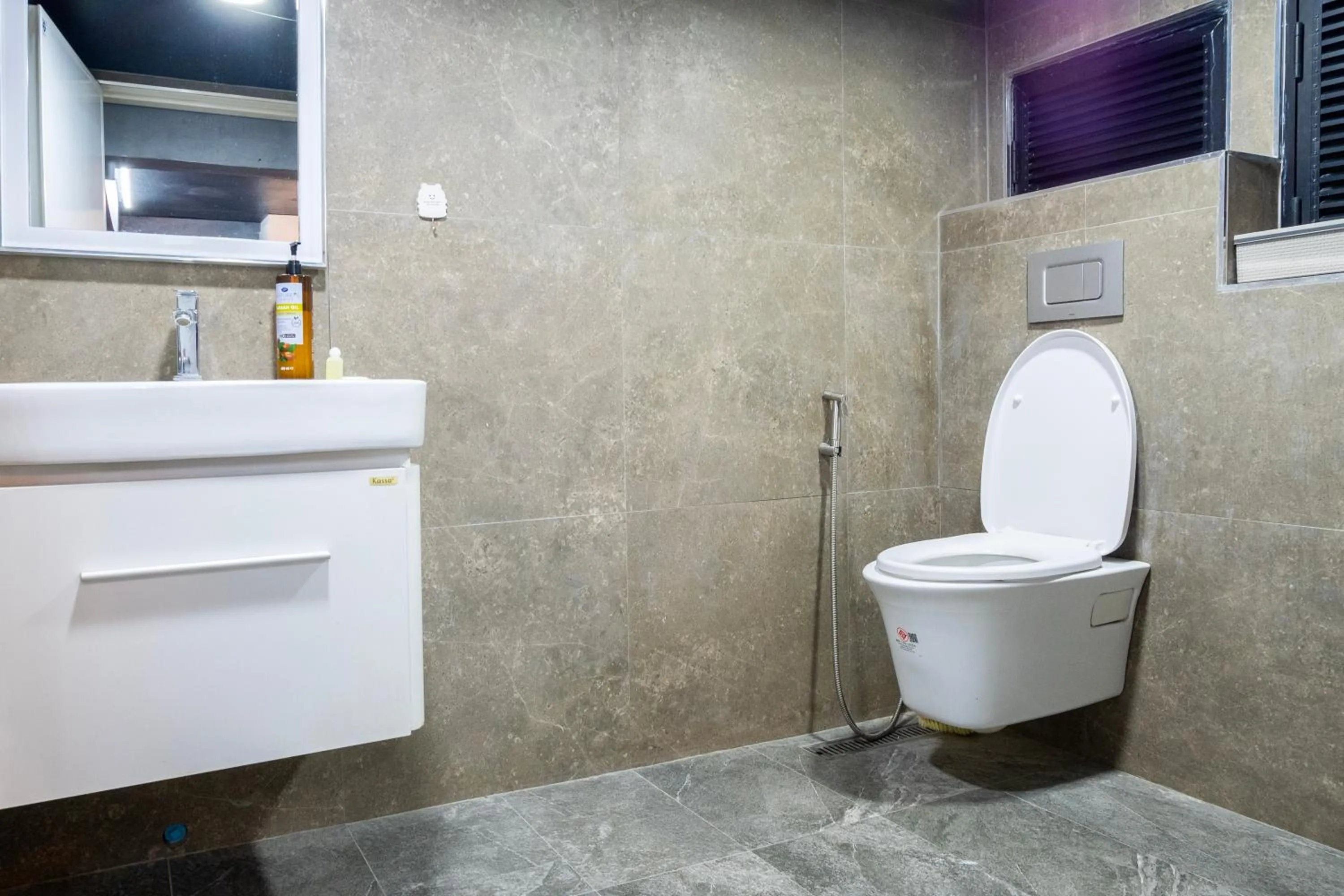 Toilet in Usman Halal Home