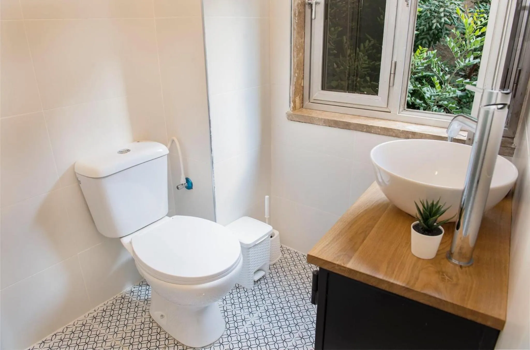 Bathroom in Aju Ben Yehuda 23